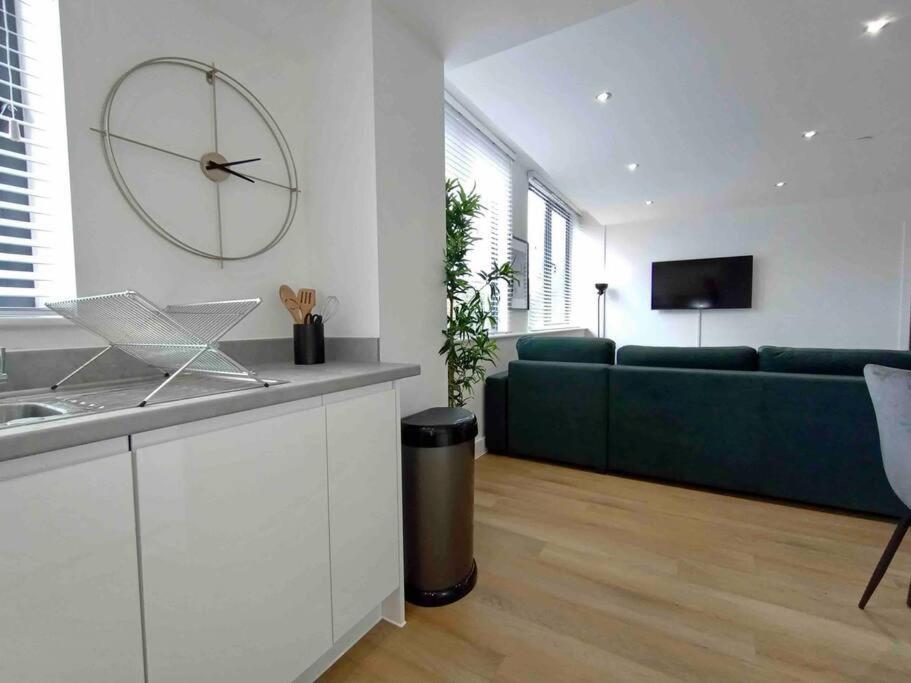 Apartment Luxury 2 Bed 2 Bath Flat Near Old Trafford