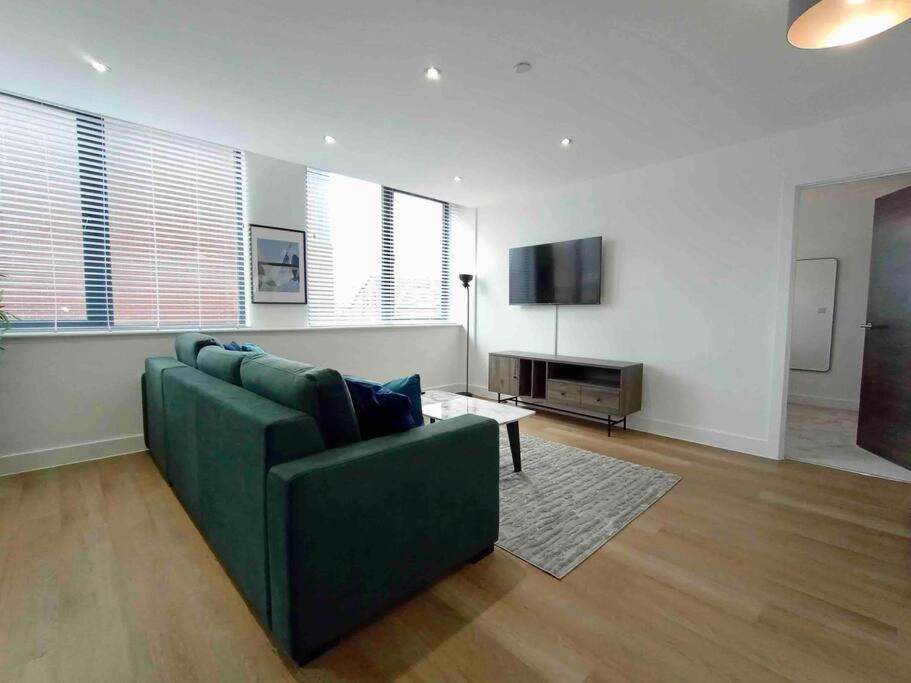 Luxury 2 Bed 2 Bath Flat Near Old Trafford Manchester