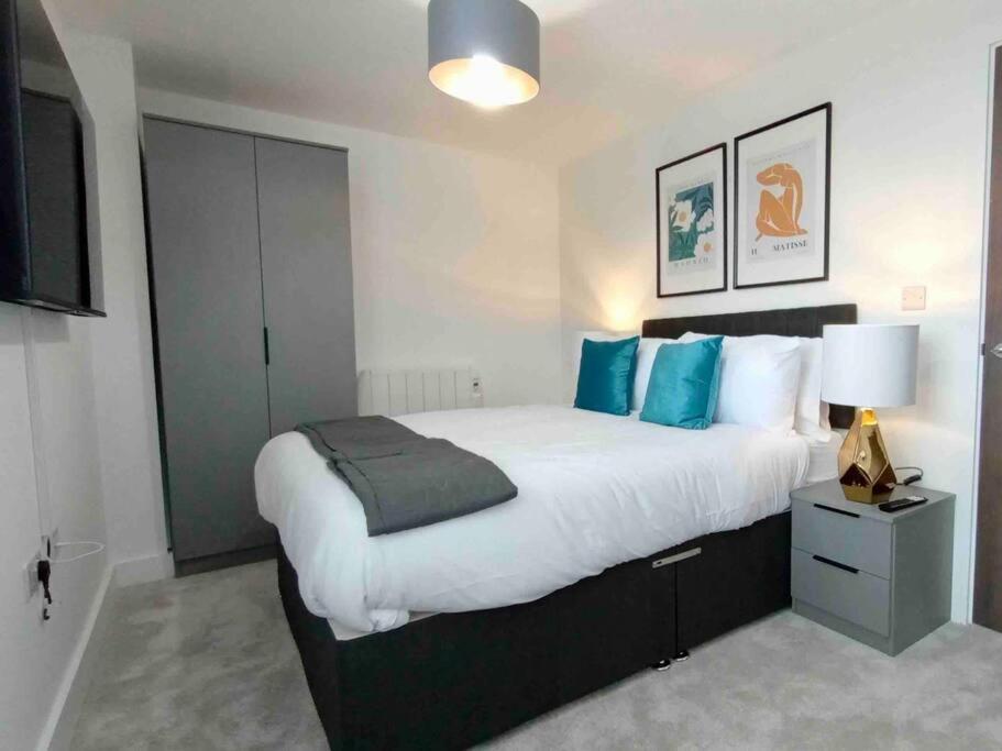 Luxury 2 Bed 2 Bath Flat Near Old Trafford