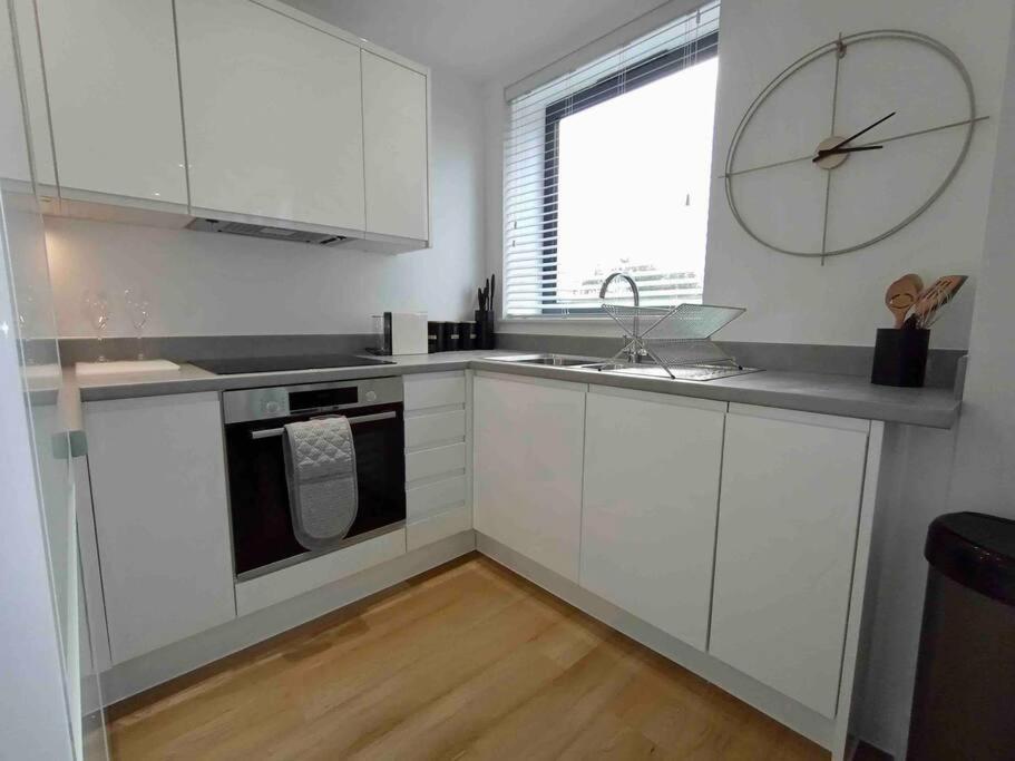 Apartment Luxury 2 Bed 2 Bath Flat Near Old Trafford *
