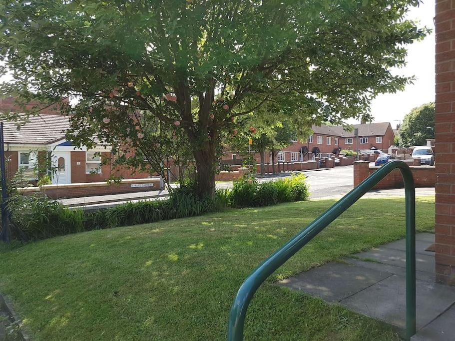 An Oasis Of Calm Next To M'cr Centre + Parking Vakantiehuis *