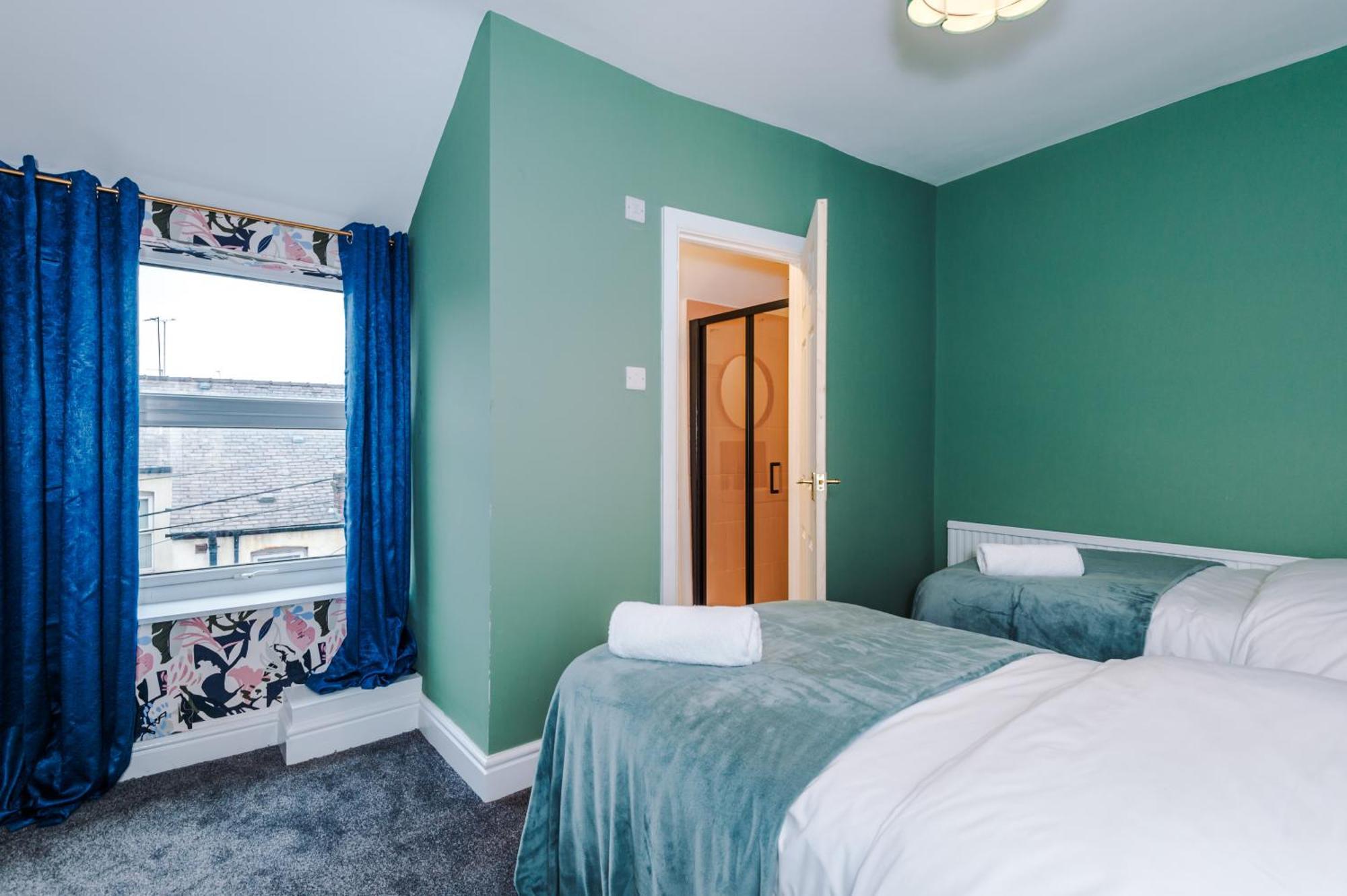 Newly Renovated 5 Bedroom Home-manchester Manchester
