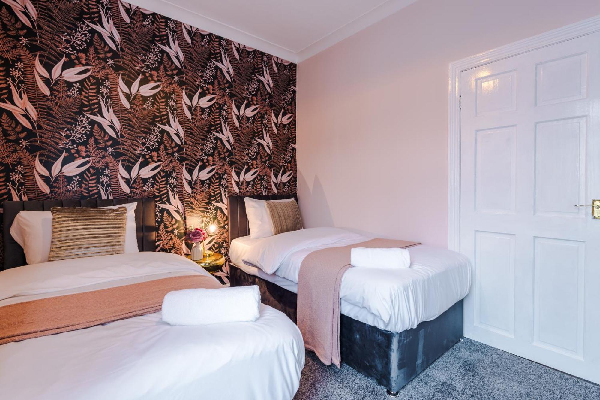 Newly Renovated 5 Bedroom Home-manchester Holiday home Manchester