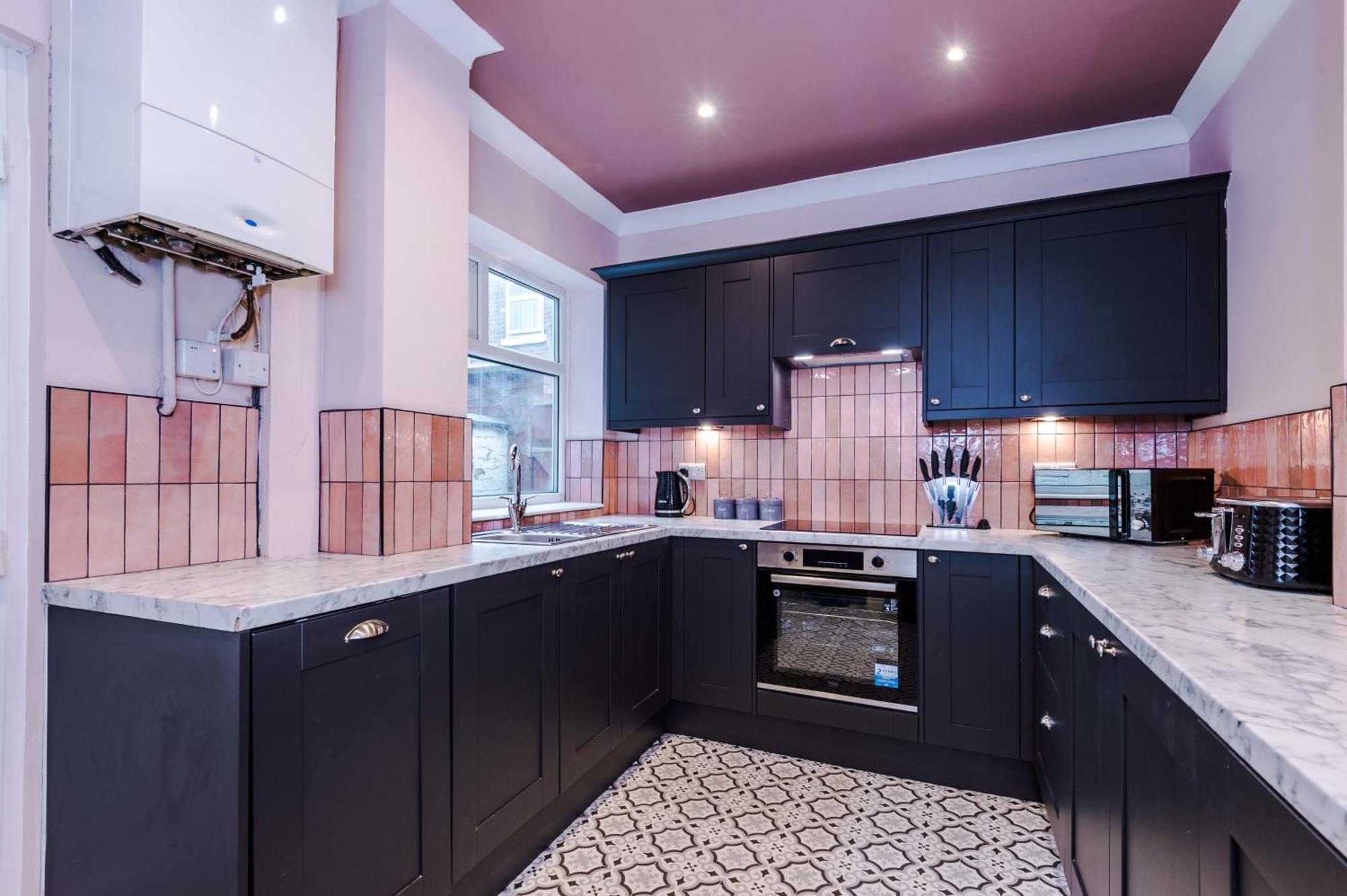 Newly Renovated 5 Bedroom Home-manchester *
