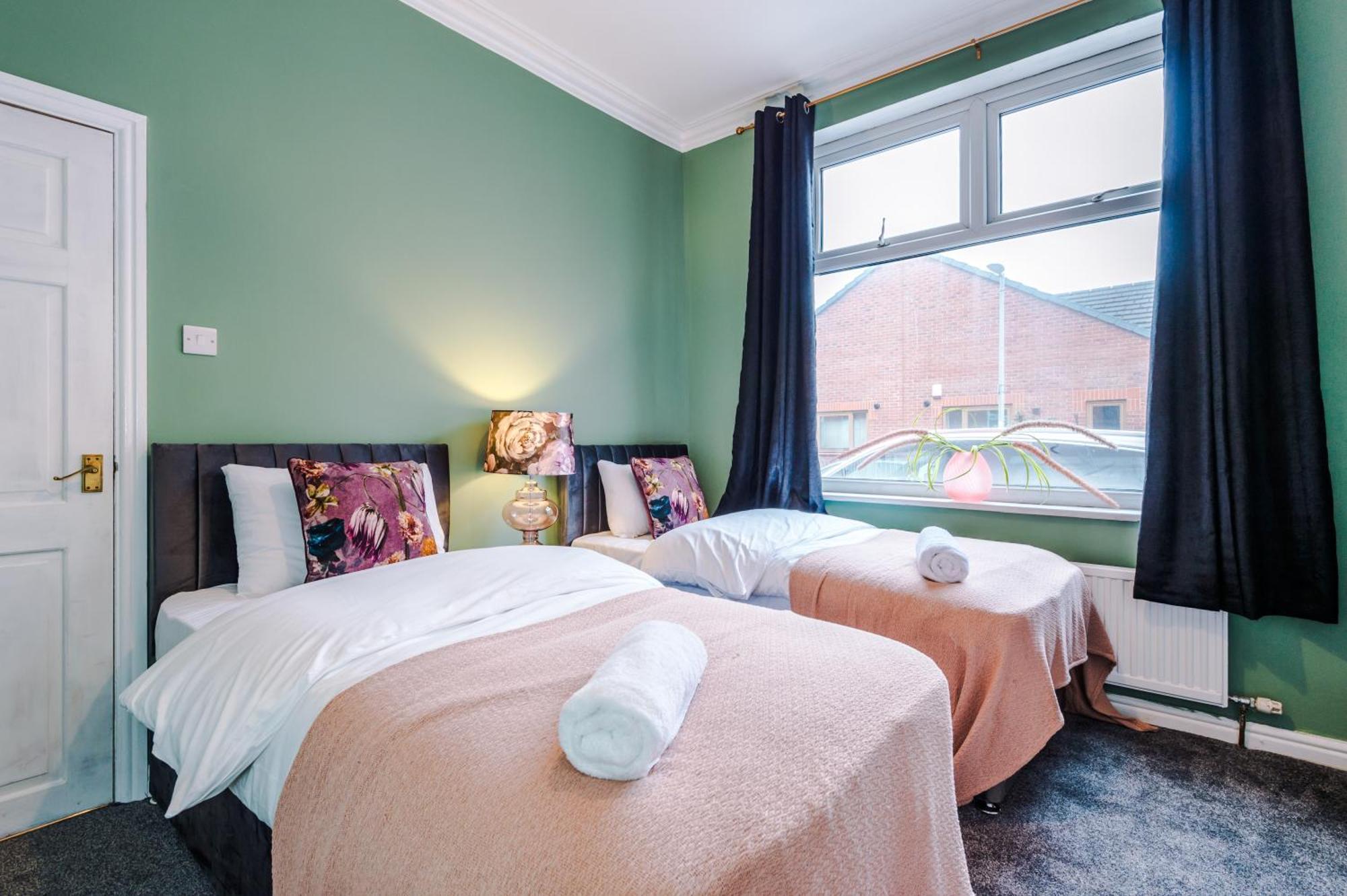 Newly Renovated 5 Bedroom Home-manchester Holiday home Manchester