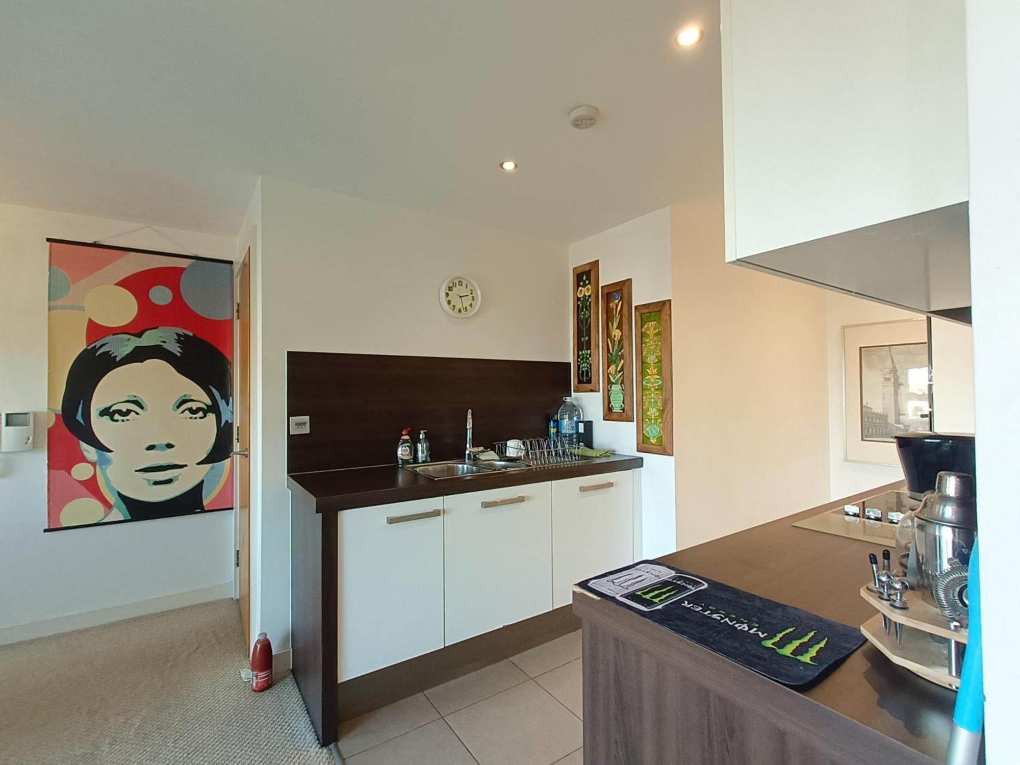 Apartmentsleeps5-balcony-petfriendly-aoarena-heatonpark-onstreetparking Apartment