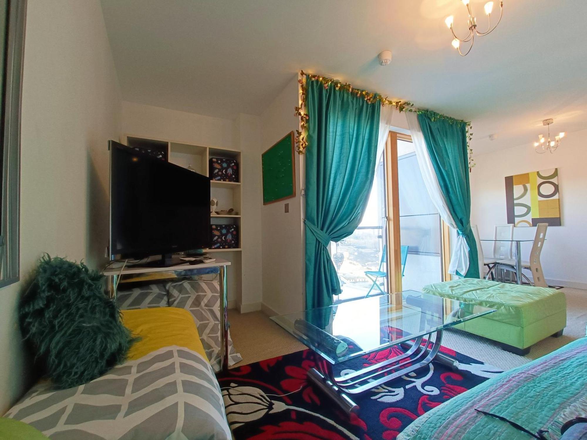 Apartment Apartmentsleeps5-balcony-petfriendly-aoarena-heatonpark-onstreetparking Manchester