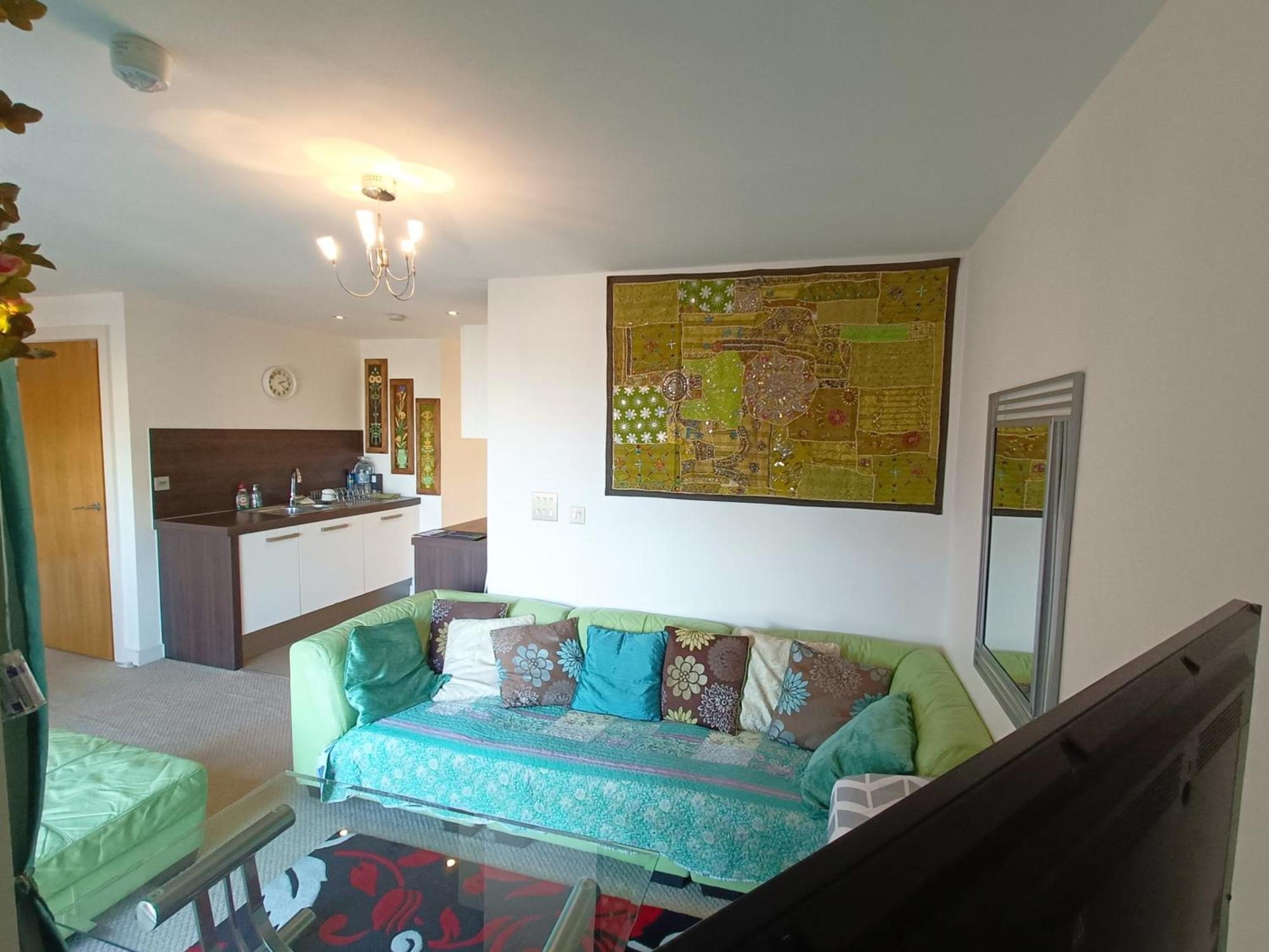 Apartmentsleeps5-balcony-petfriendly-aoarena-heatonpark-onstreetparking Apartment *