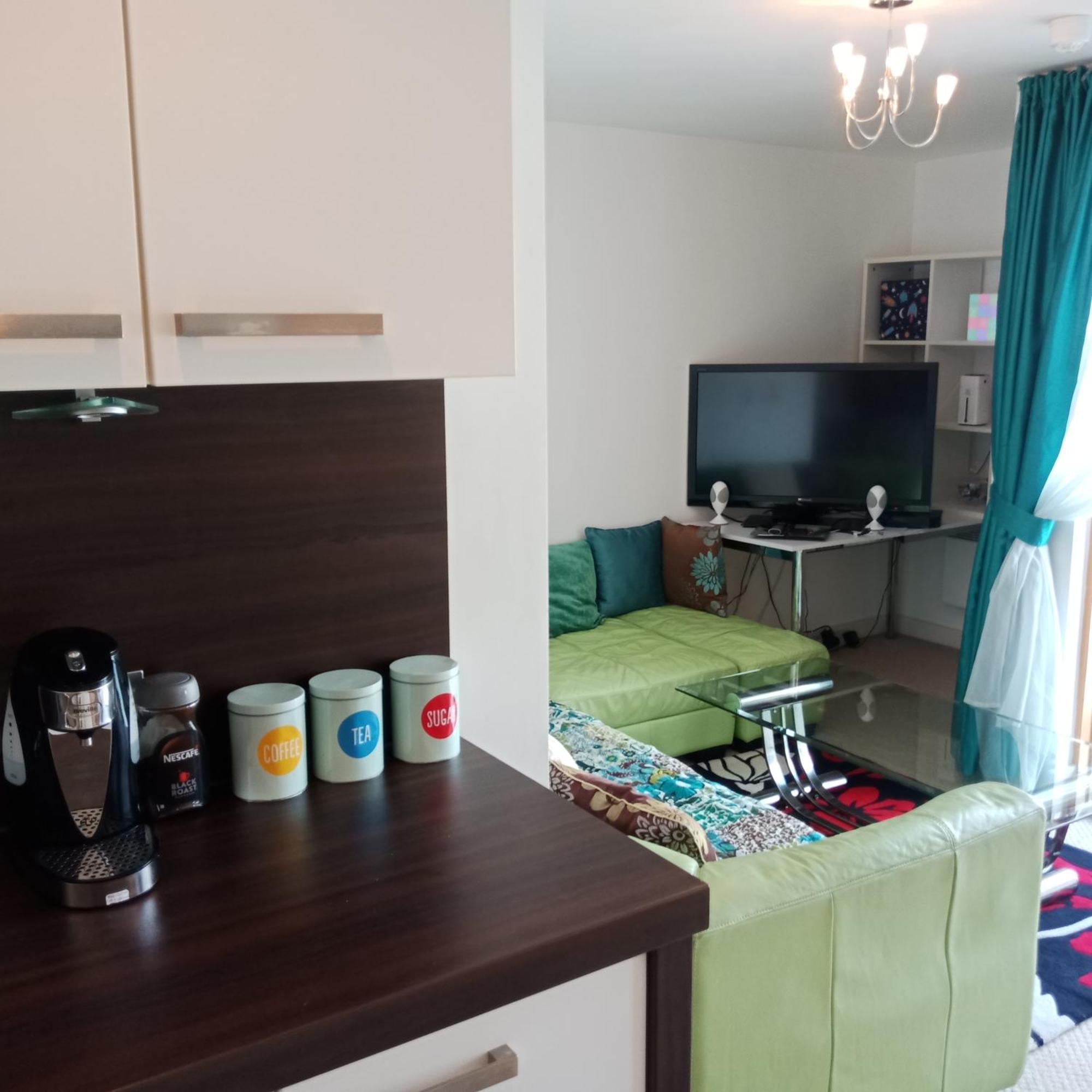 Apartmentsleeps5-balcony-petfriendly-aoarena-heatonpark-onstreetparking * Manchester