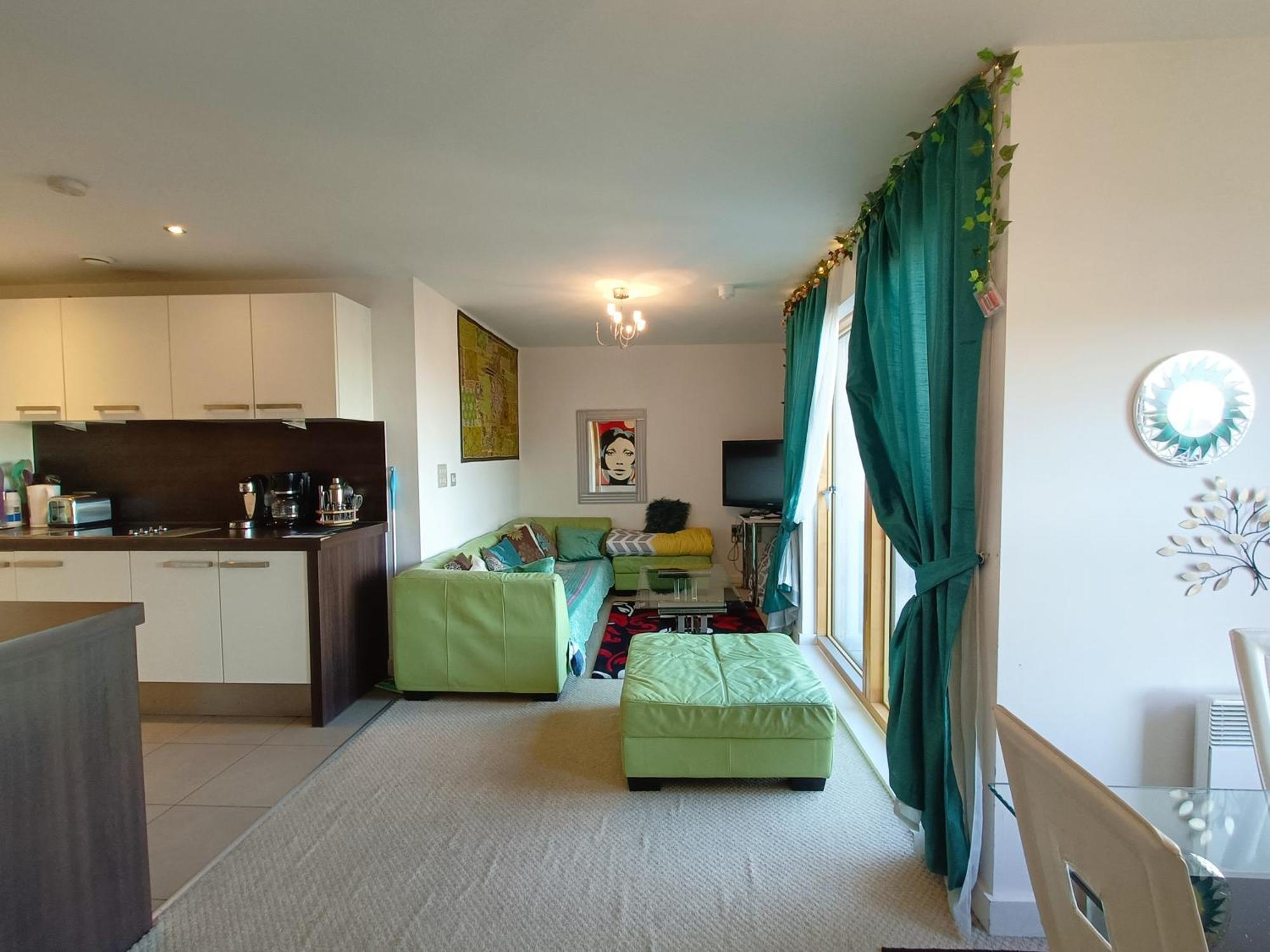 Apartmentsleeps5-balcony-petfriendly-aoarena-heatonpark-onstreetparking * Manchester