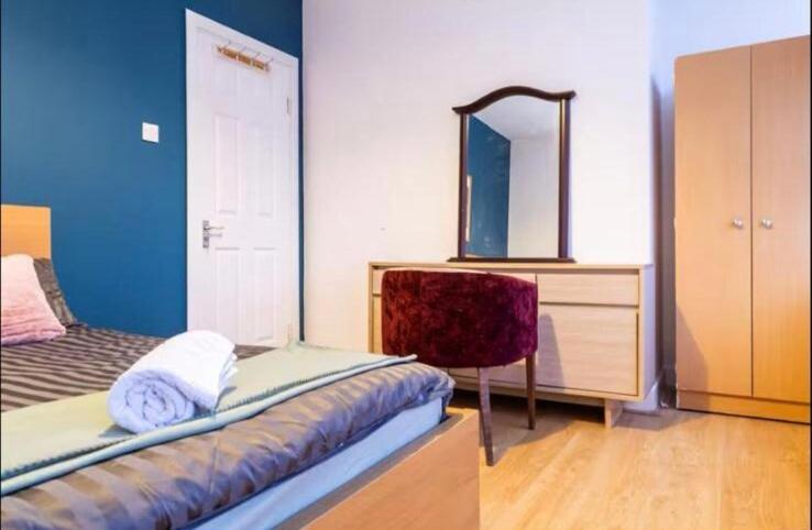 High-floor 2br In Heart Apartment