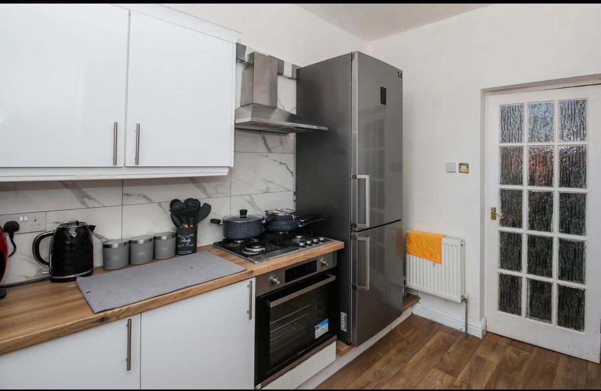 2 Min Walk Etihad Stadium & Coop Arena - 3br, Free Parking Apartment