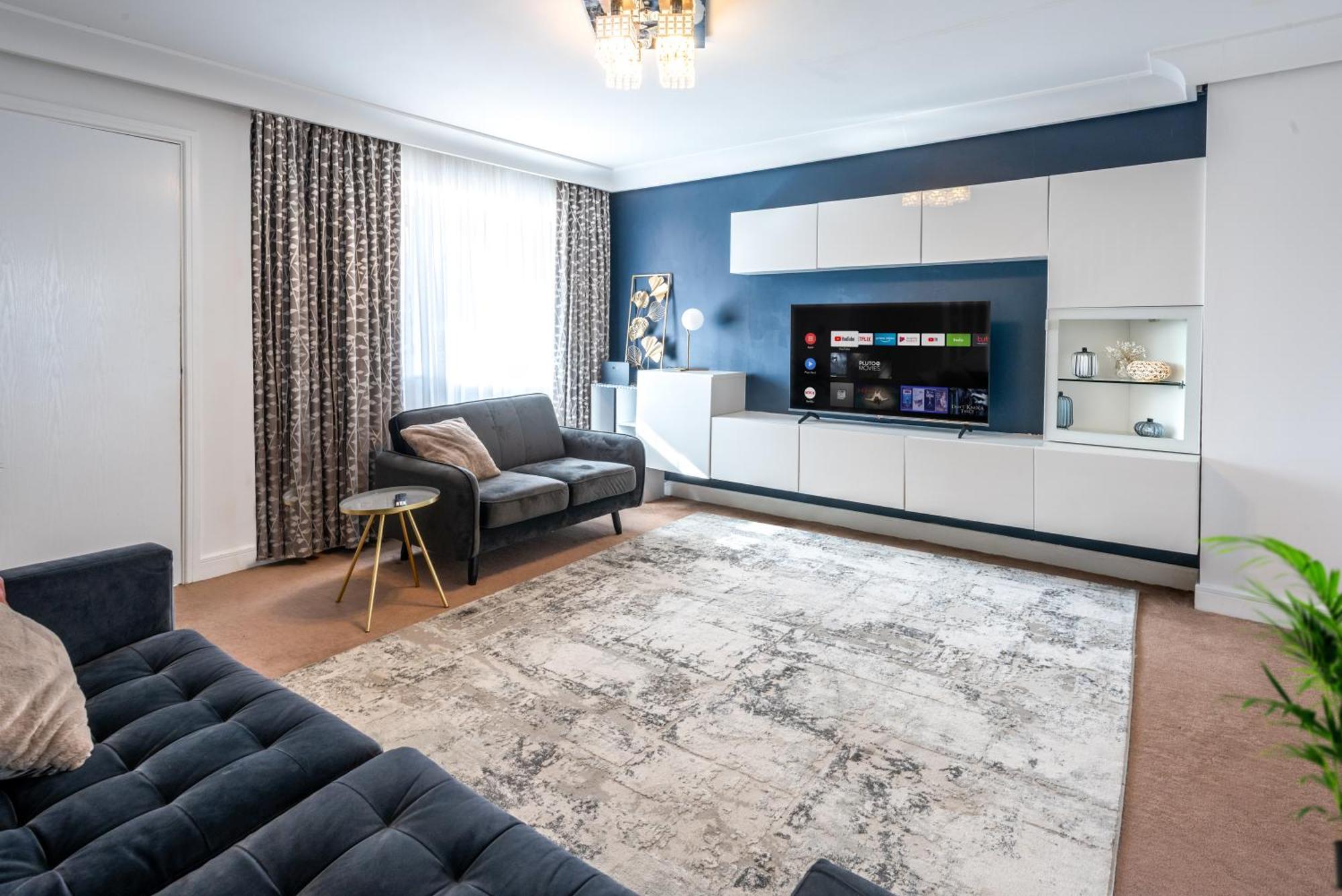 Modern Near Etihad, Coop Live