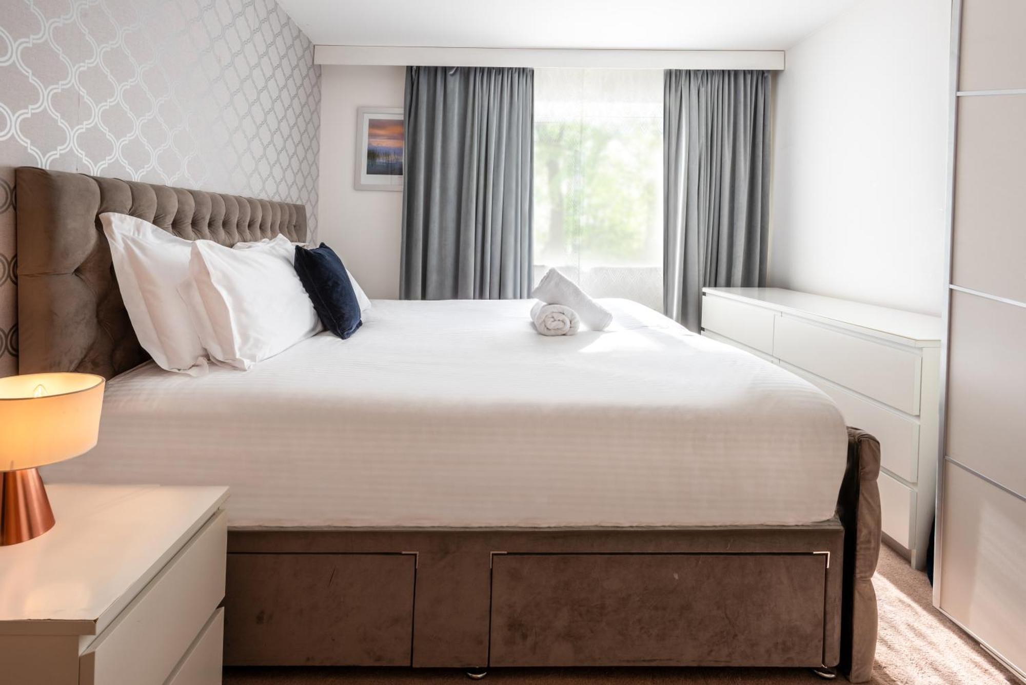 Modern Near Etihad, Coop Live Apartment *