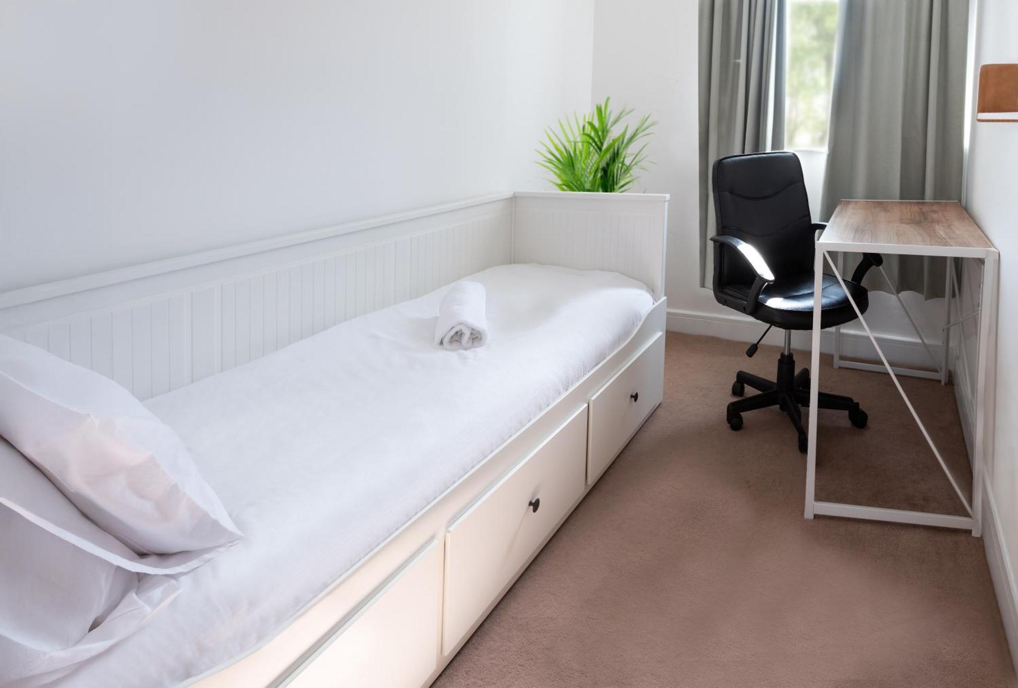 Apartment Modern Near Etihad, Coop Live *