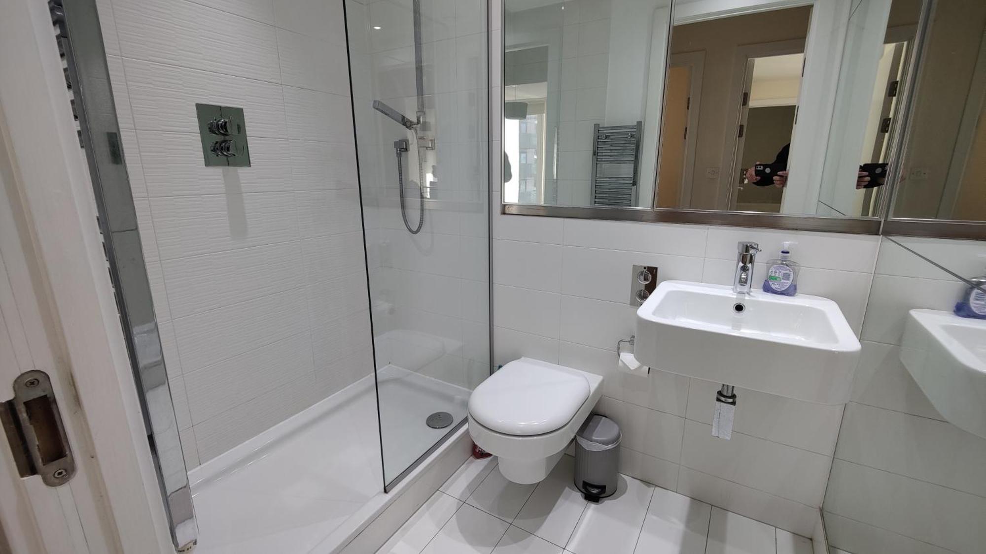 Comfort 2 Bedrooms 2 Bathrooms - Walks To Ao Arena, Shopping & Business Centre In Minutes Apartment