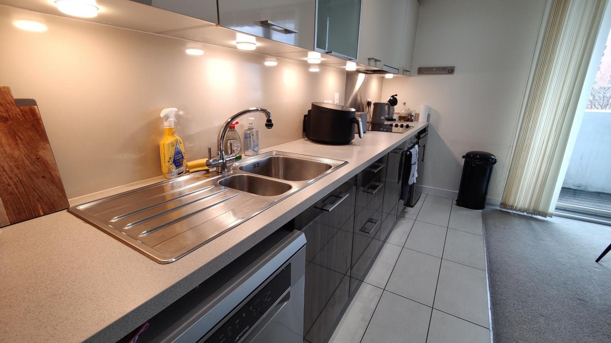 Comfort 2 Bedrooms 2 Bathrooms - Walks To Ao Arena, Shopping & Business Centre In Minutes
