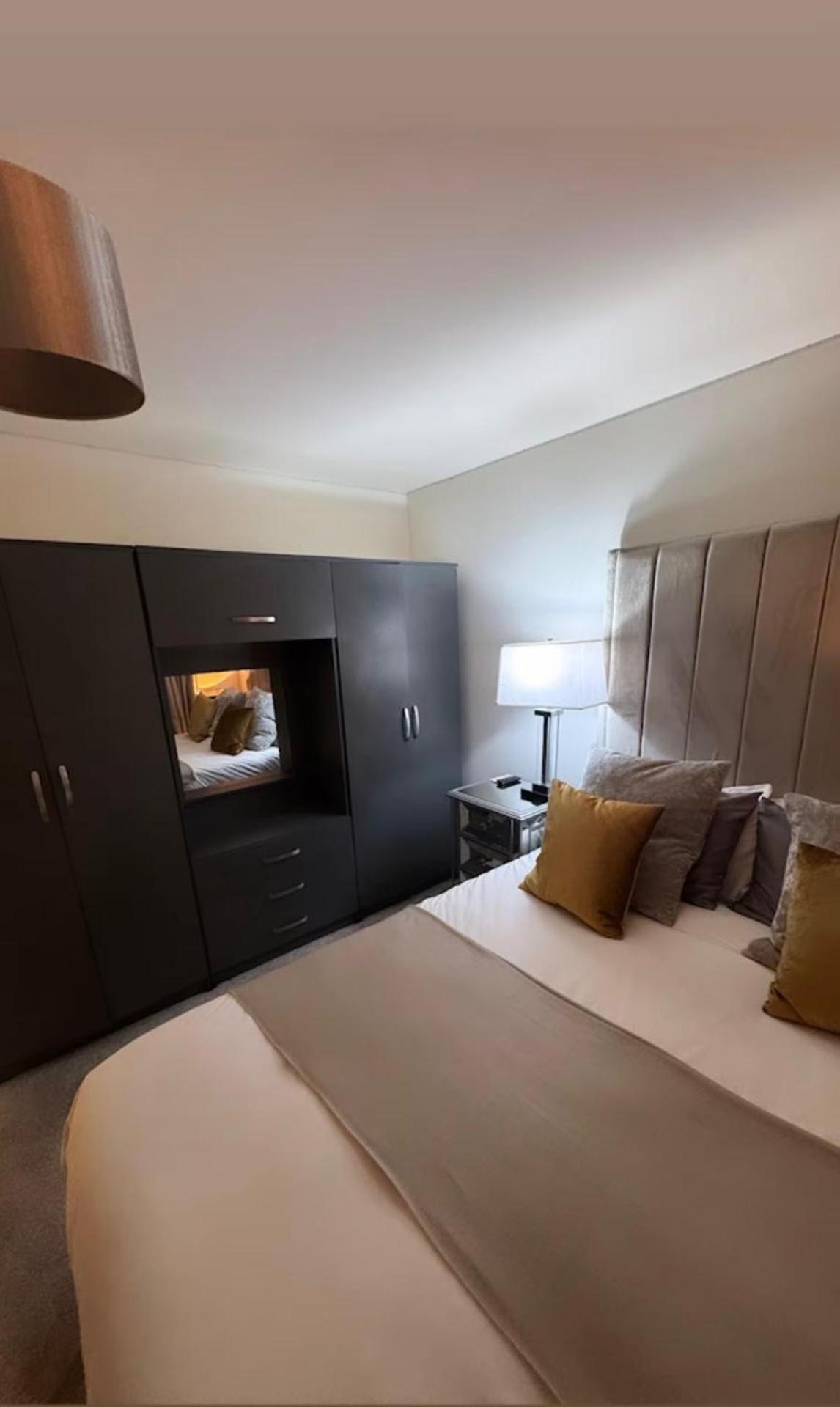 Stylish House Retreat In *