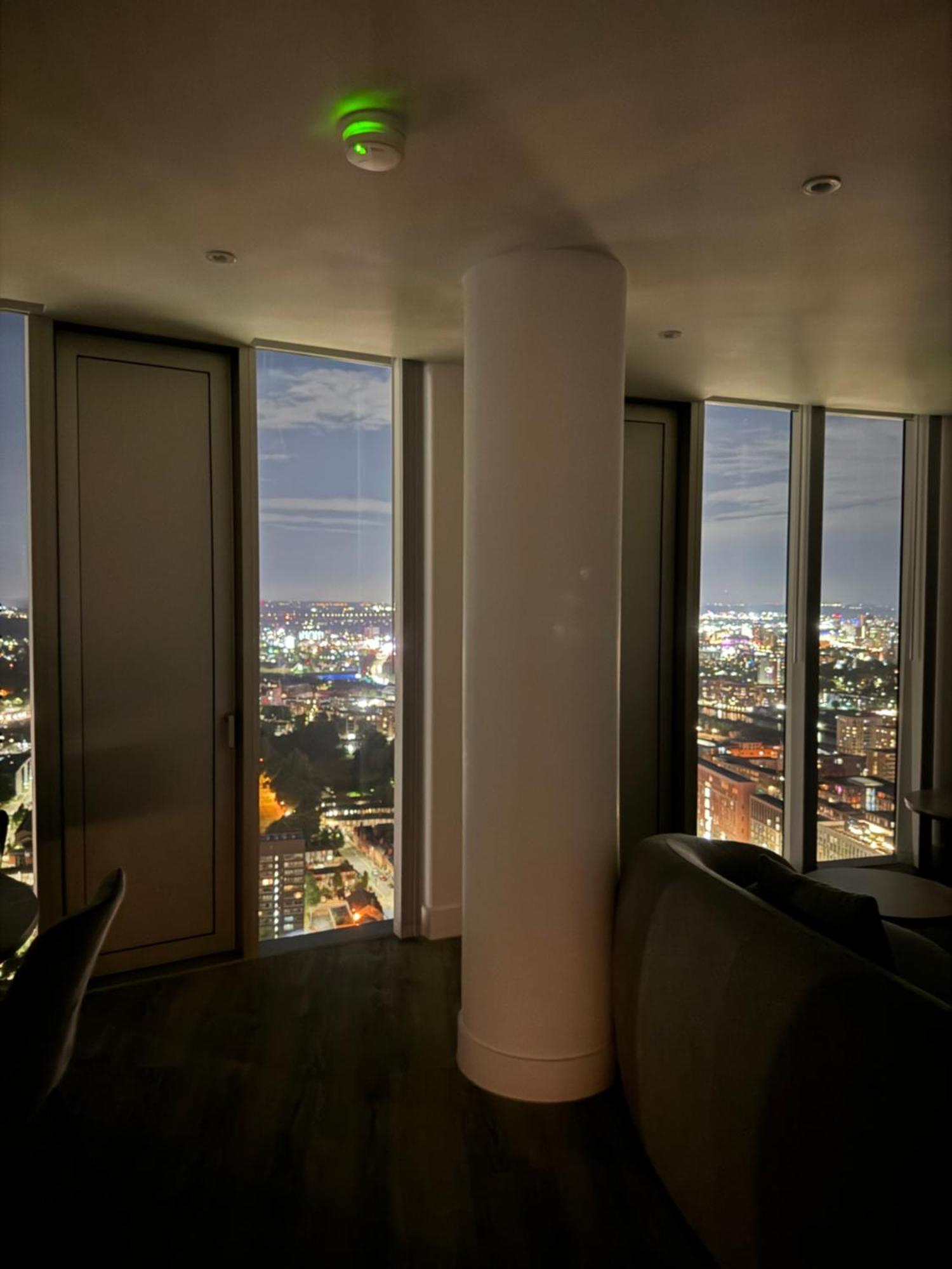 3 Bedroom Penthouse In The Centre Deansgate New Build High Floor Apartment *