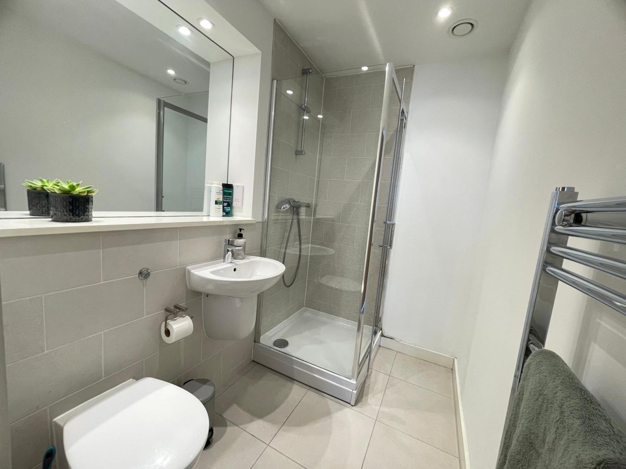 Entire Top-floor Views Near Media & United Manchester
