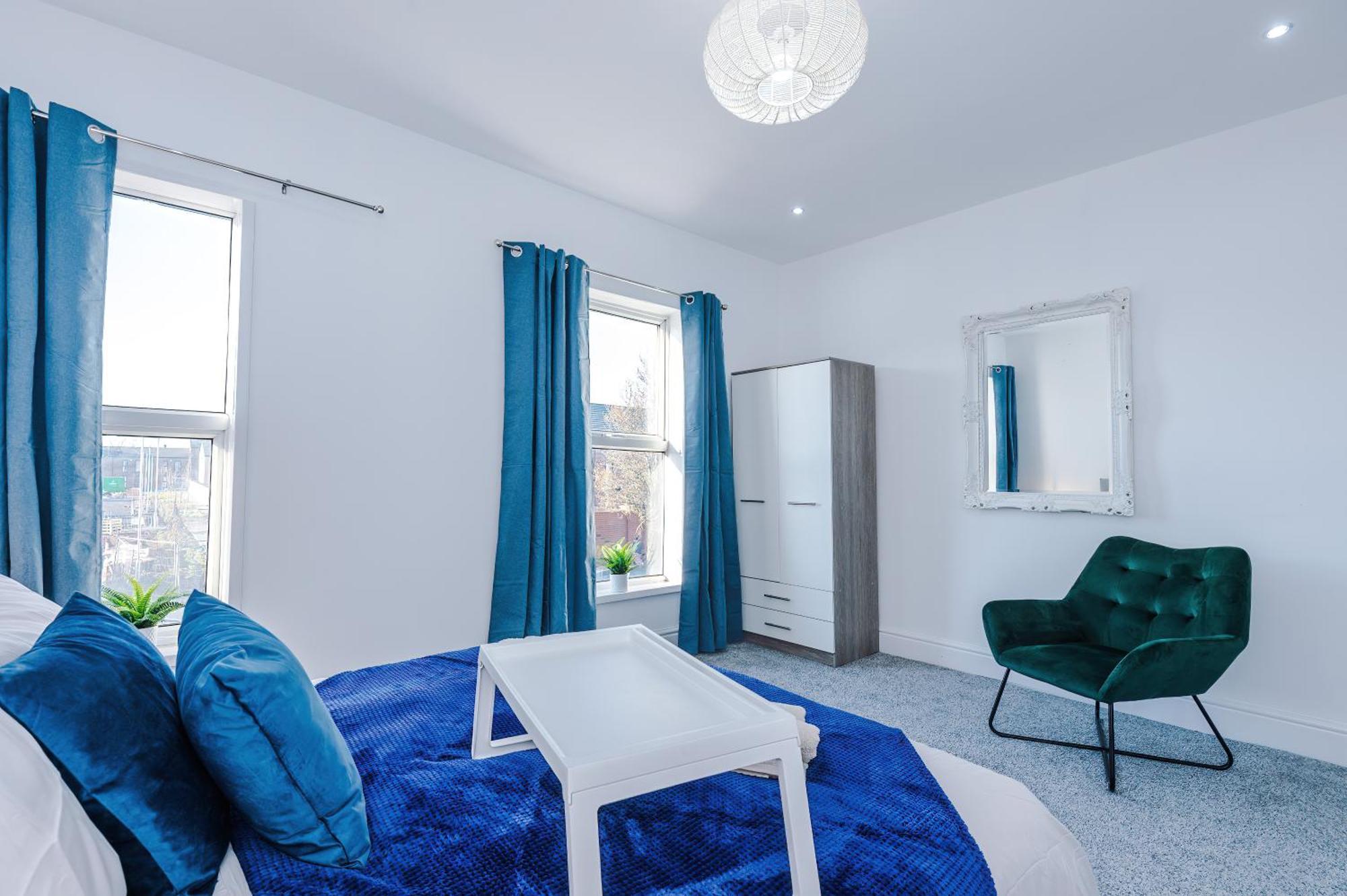 Apartment Sleeps 8, Free Parking, Stunning 3bed In Salford, Available For Long Manchester