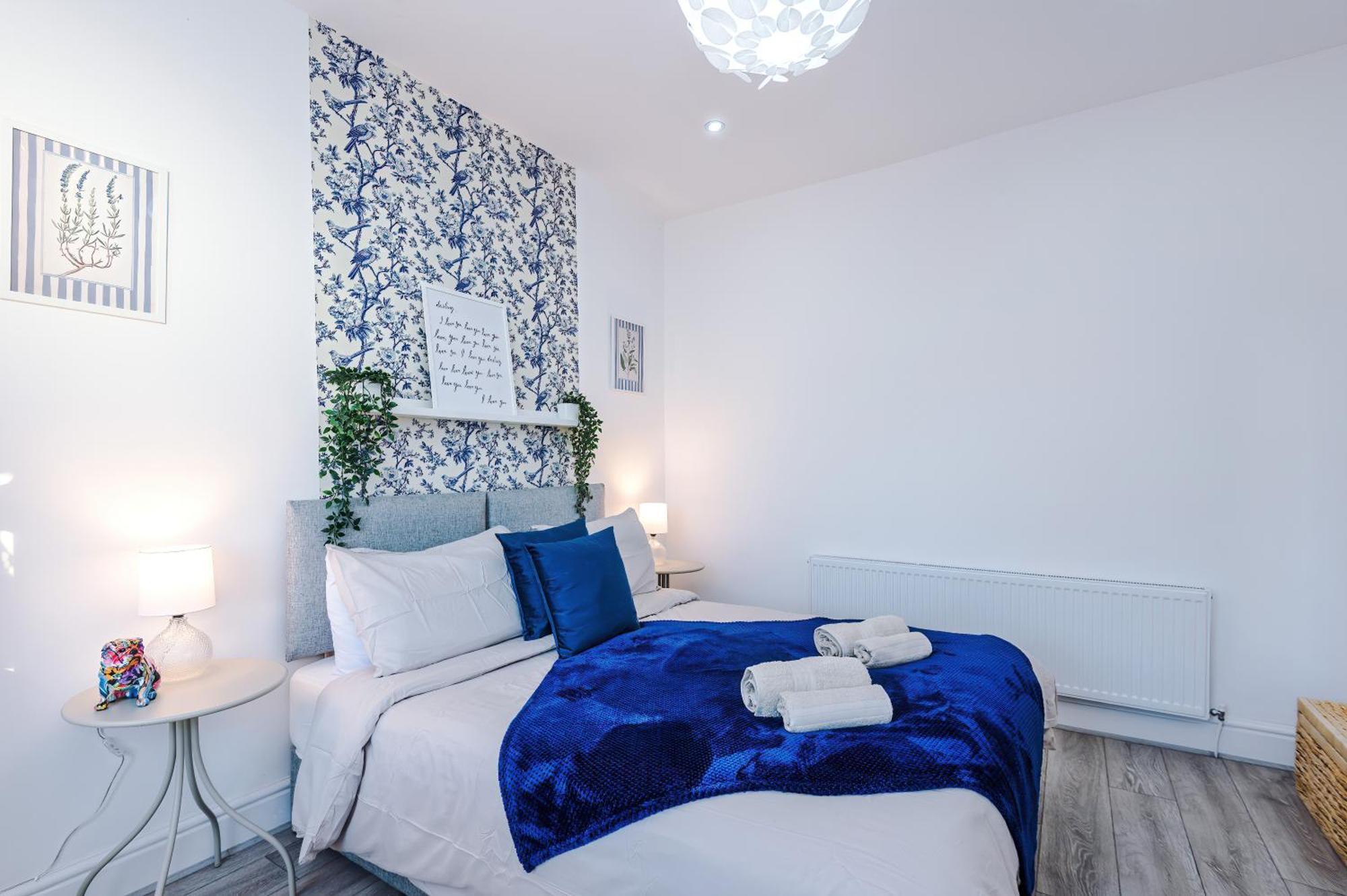 Apartment Sleeps 8, Free Parking, Stunning 3bed In Salford, Available For Long