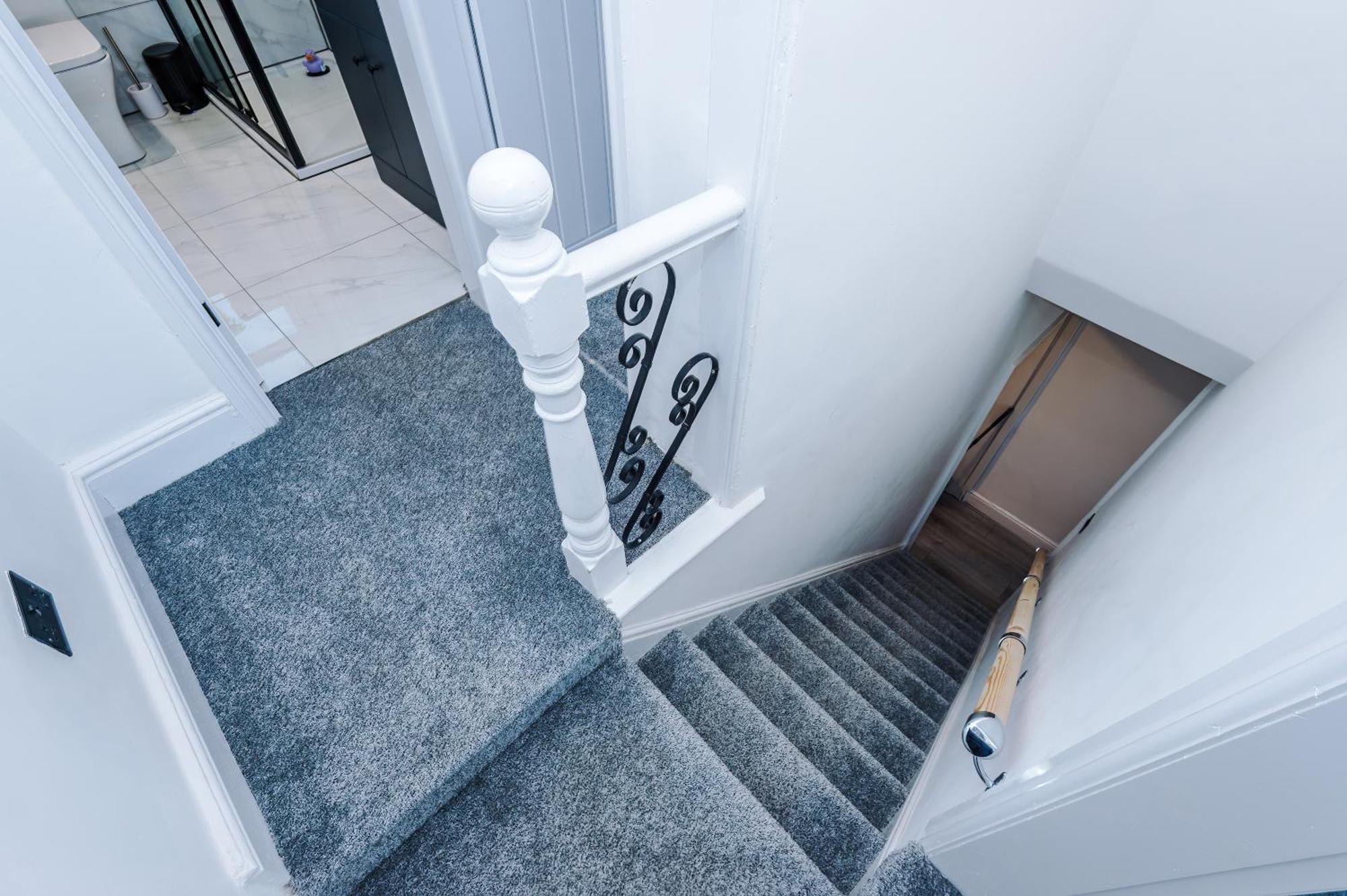 Sleeps 8, Free Parking, Stunning 3bed In Salford, Available For Long Manchester