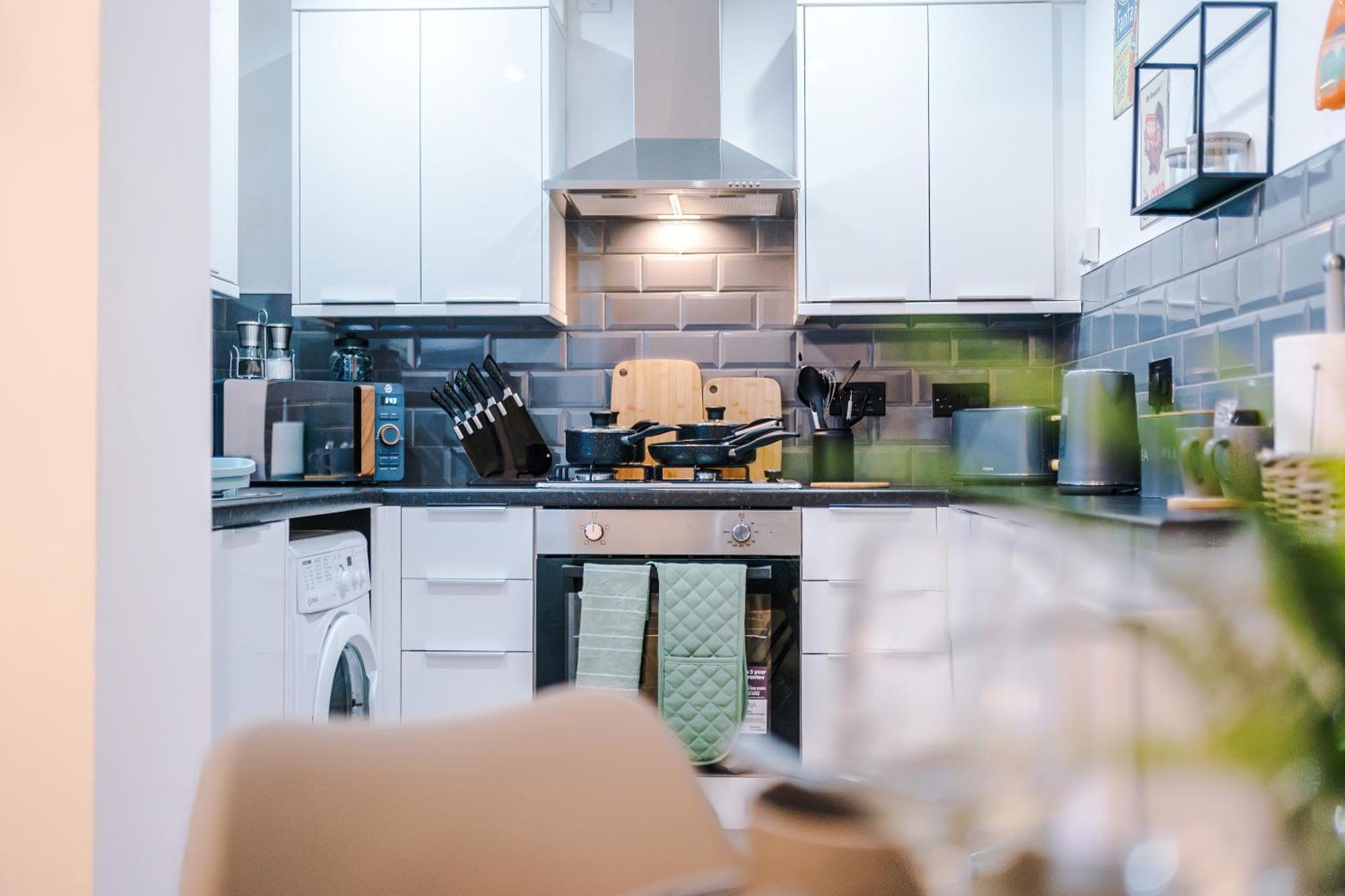 Sleeps 8, Free Parking, Stunning 3bed In Salford, Available For Long * Manchester