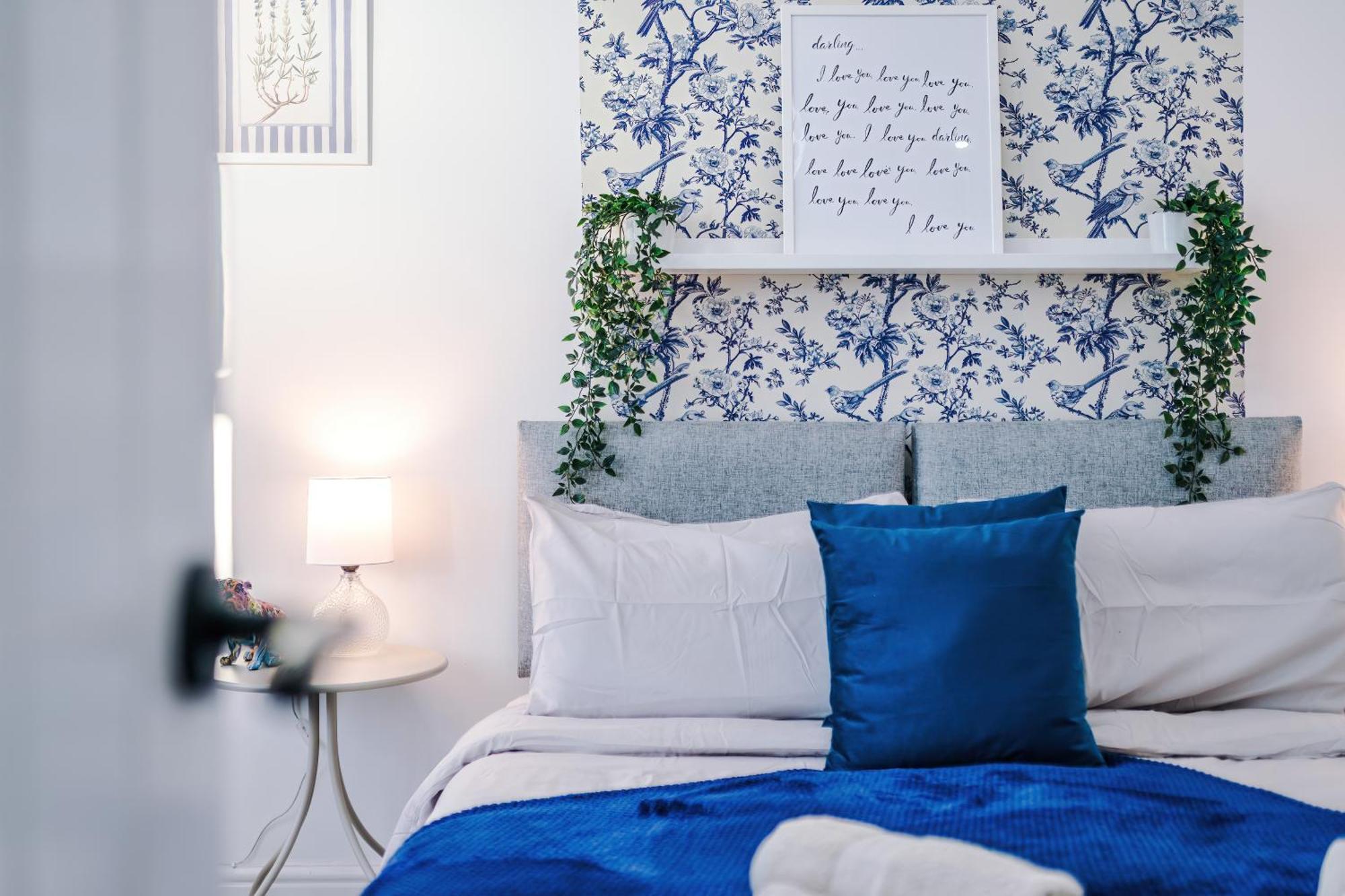 Sleeps 8, Free Parking, Stunning 3bed In Salford, Available For Long