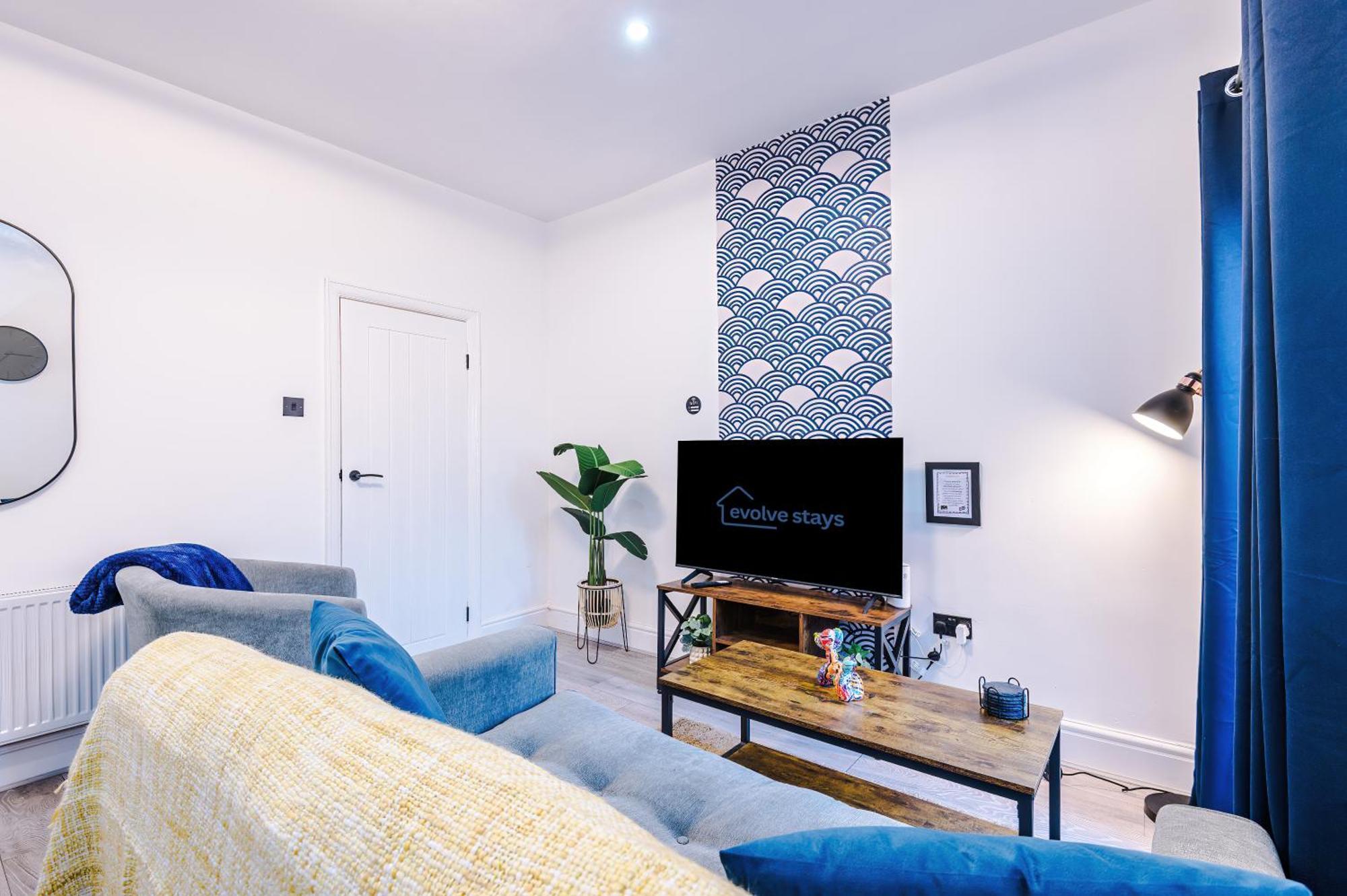 Sleeps 8, Free Parking, Stunning 3bed In Salford, Available For Long