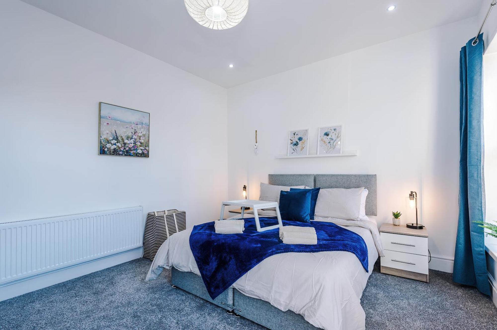 Apartment Sleeps 8, Free Parking, Stunning 3bed In Salford, Available For Long