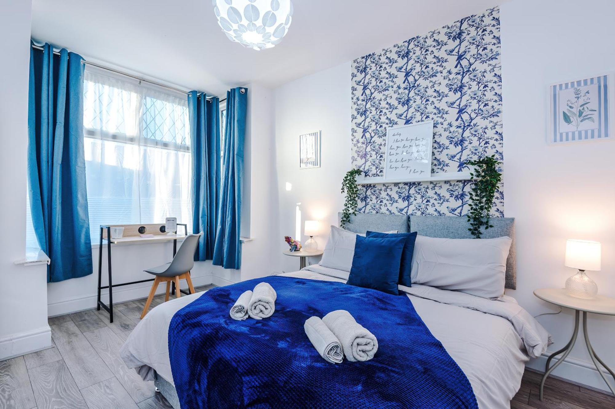 Apartment Sleeps 8, Free Parking, Stunning 3bed In Salford, Available For Long *