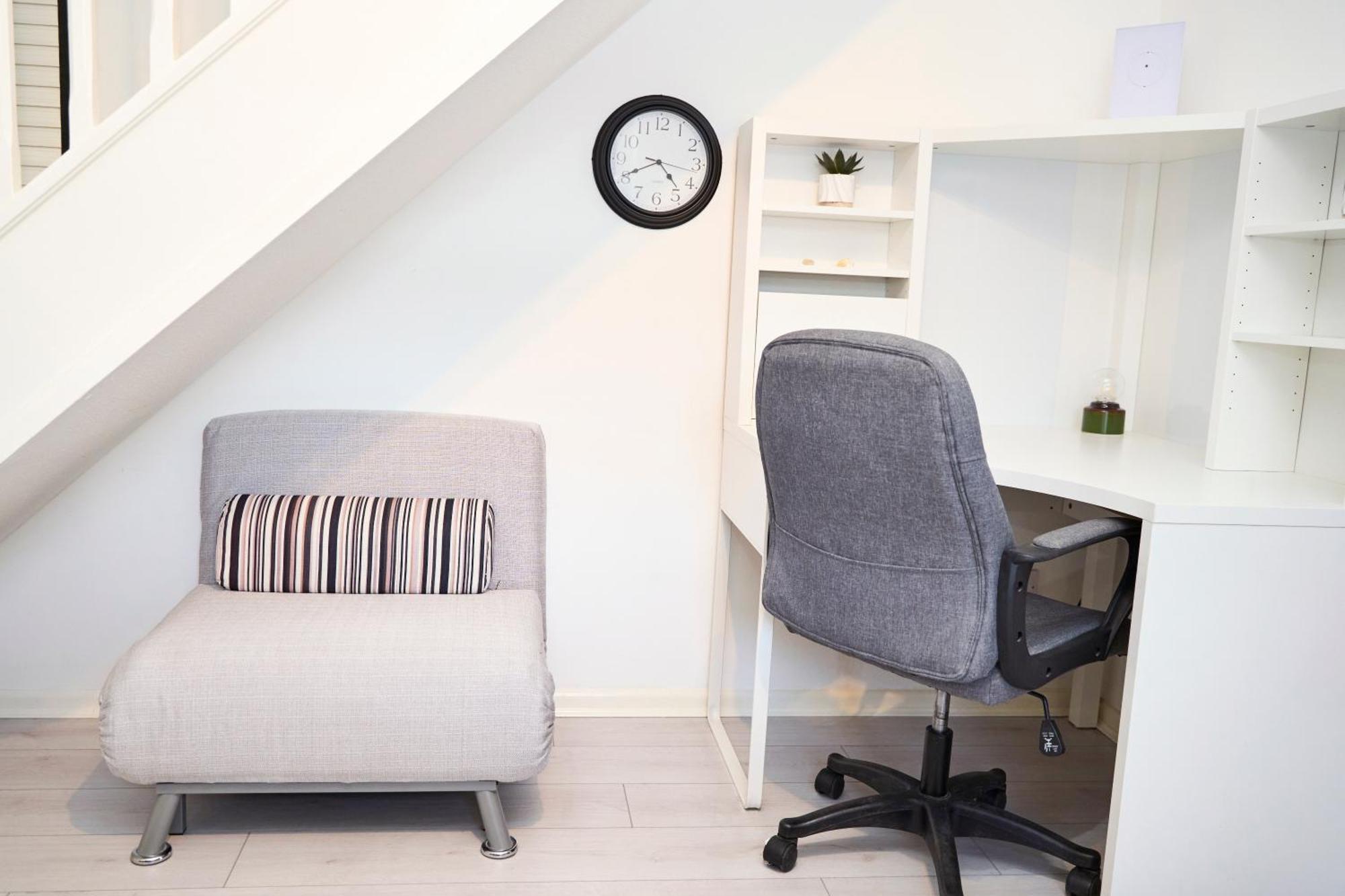 Spacious 2-Bed Home Near Manchester City Centre, Fast Wifi *
