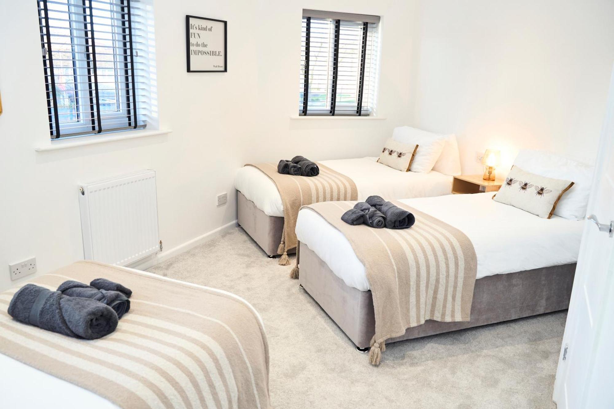 Spacious 2-Bed Home Near Manchester City Centre, Fast Wifi