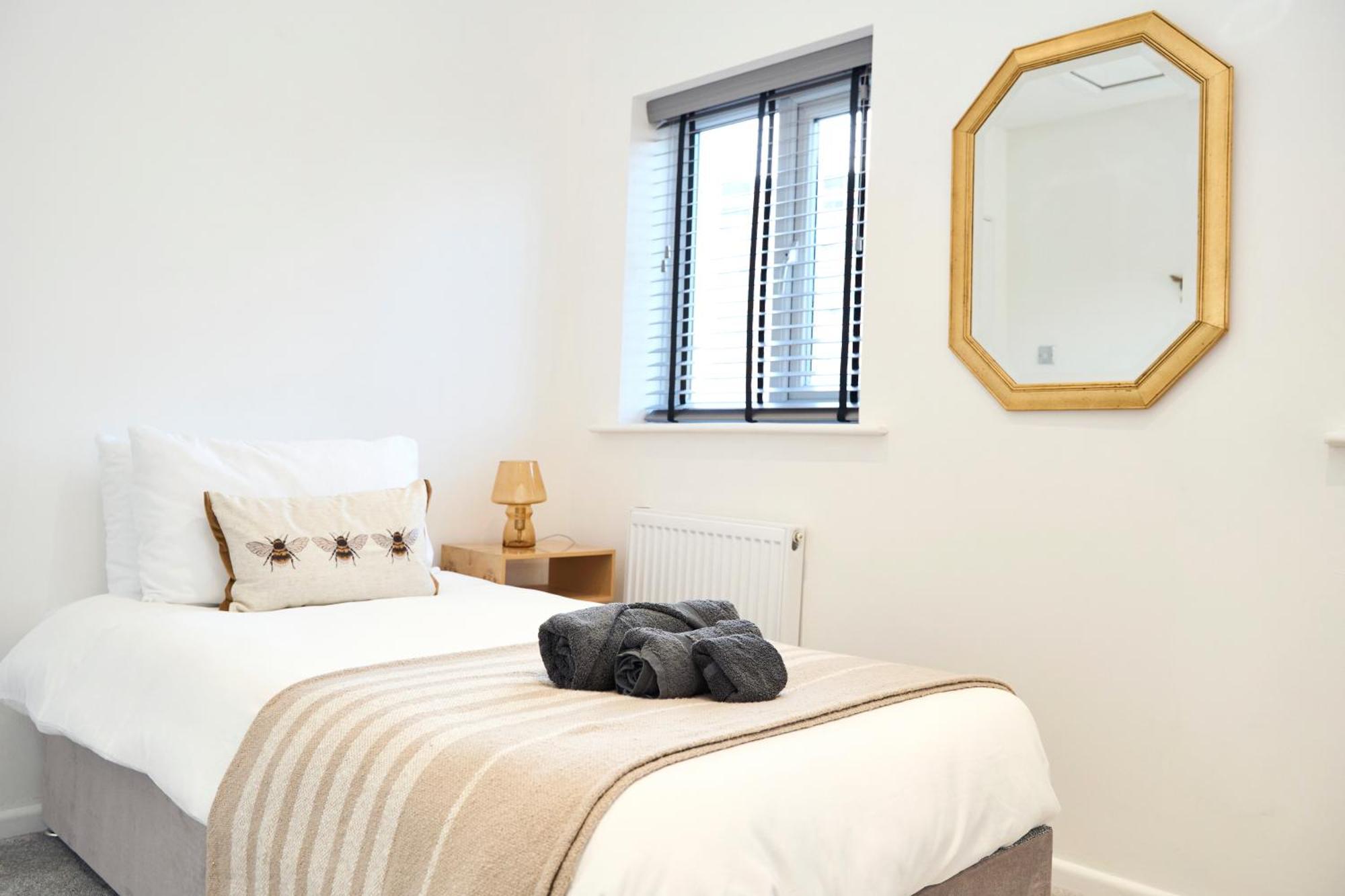 Holiday home Spacious 2-Bed Home Near Manchester City Centre, Fast Wifi