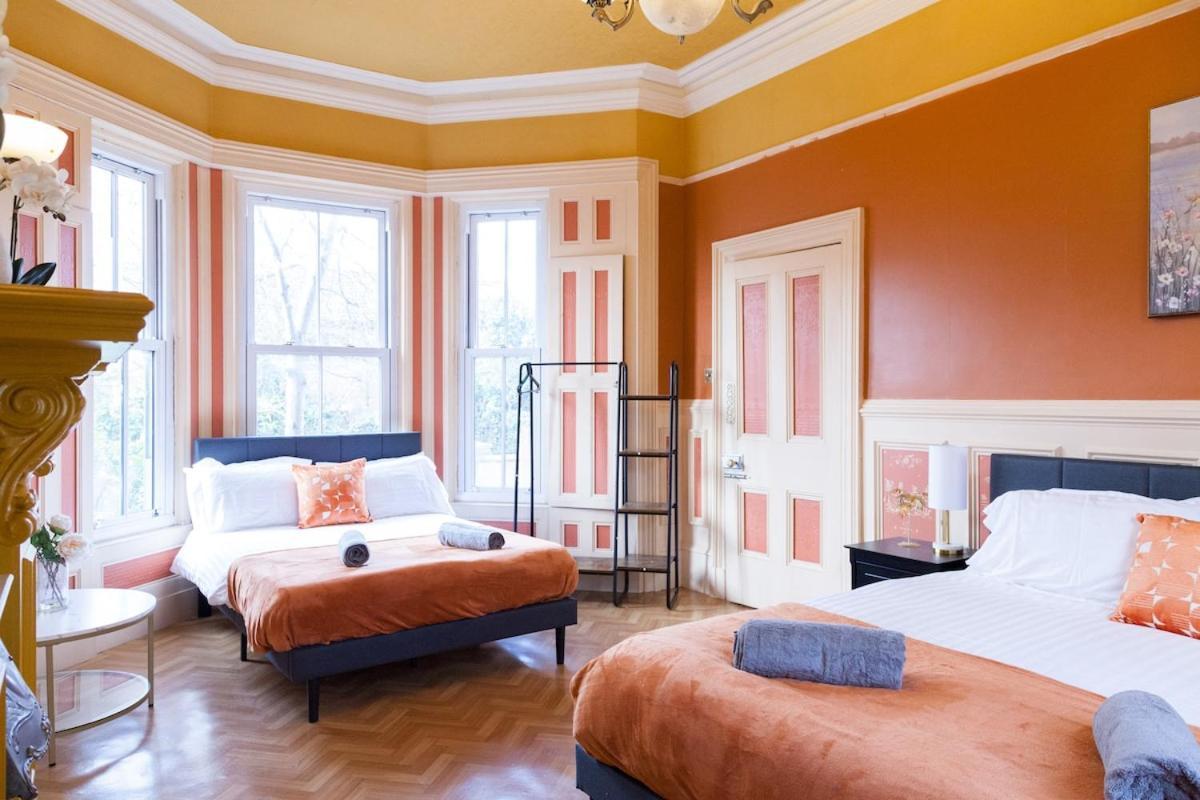 Victorian Elegance At Kingscliffe, Sleeps 17 Manchester