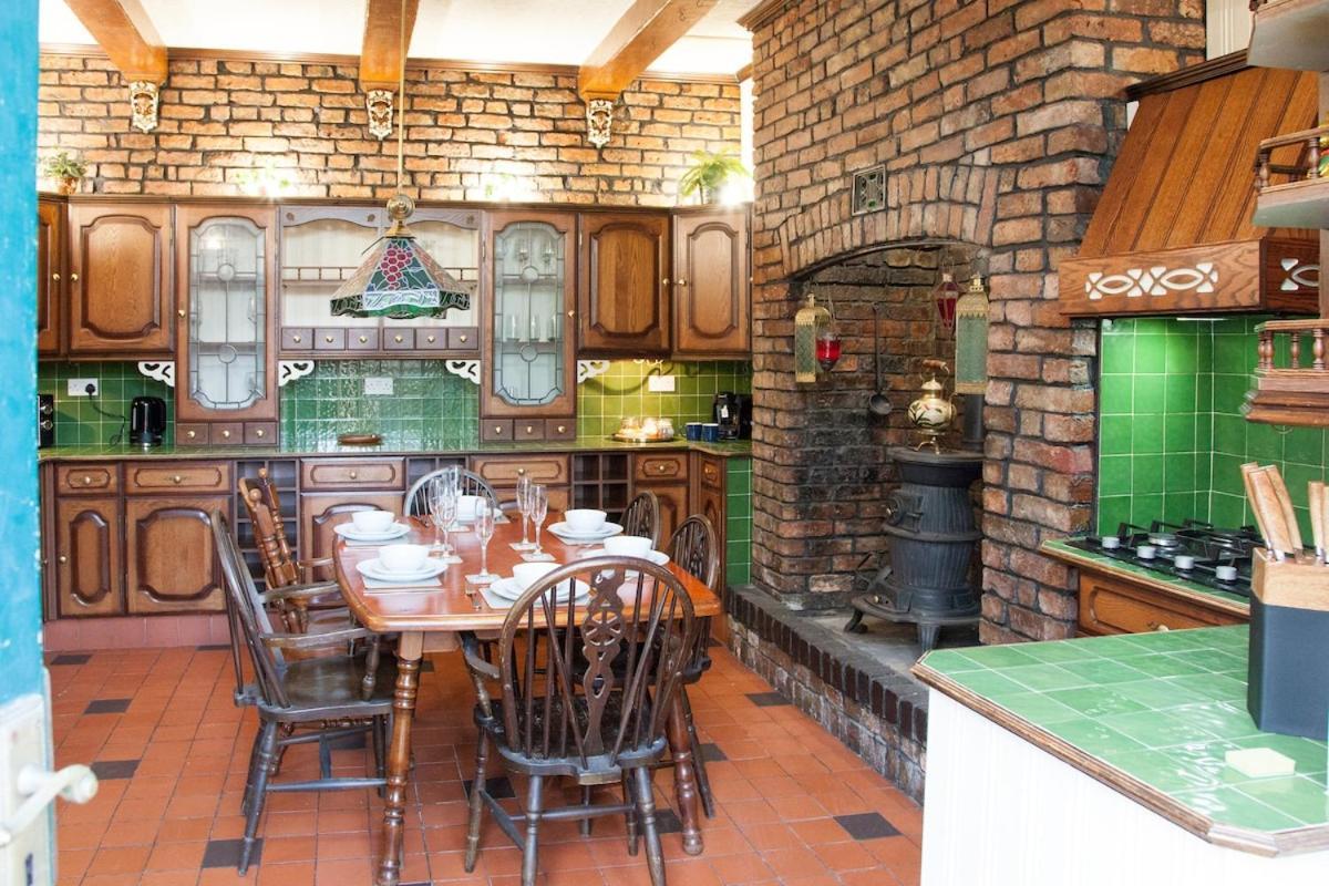 Victorian Elegance At Kingscliffe, Sleeps 17 * Manchester