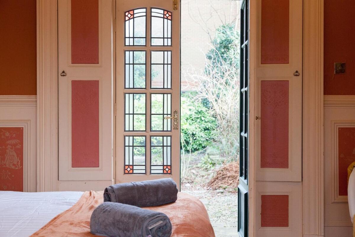 Victorian Elegance At Kingscliffe, Sleeps 17 Manchester