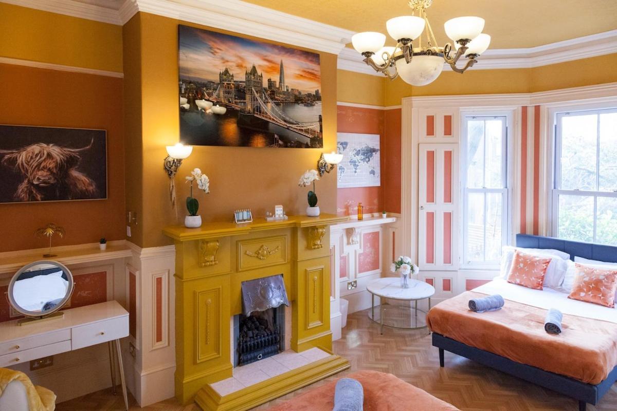 Victorian Elegance At Kingscliffe, Sleeps 17 Villa