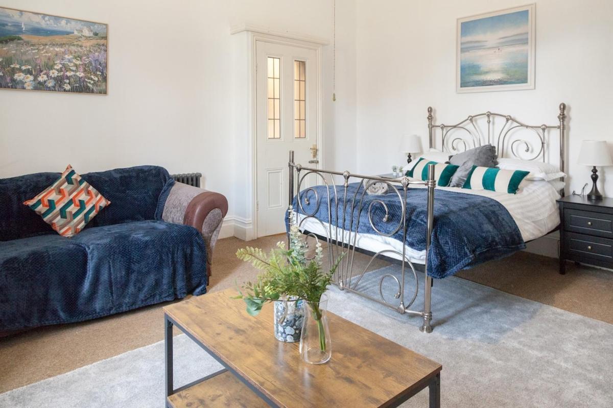 Victorian Elegance At Kingscliffe, Sleeps 17 Manchester