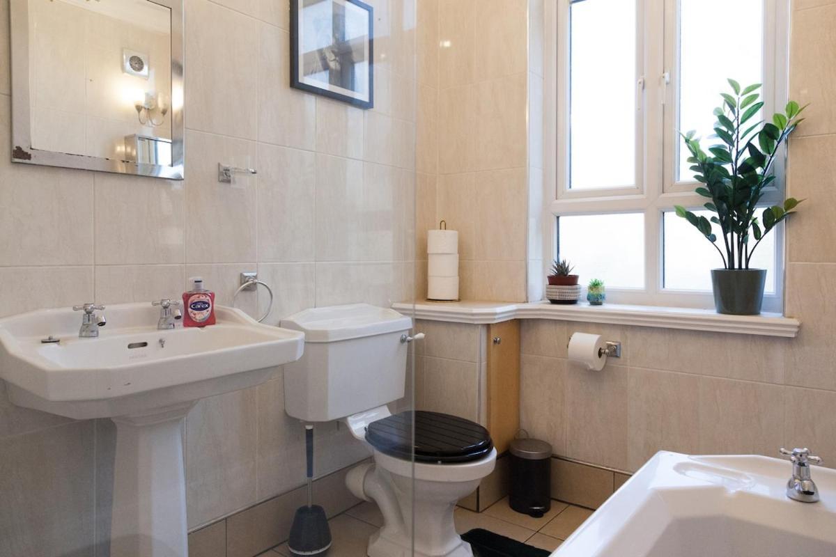 Victorian Elegance At Kingscliffe, Sleeps 17 Villa