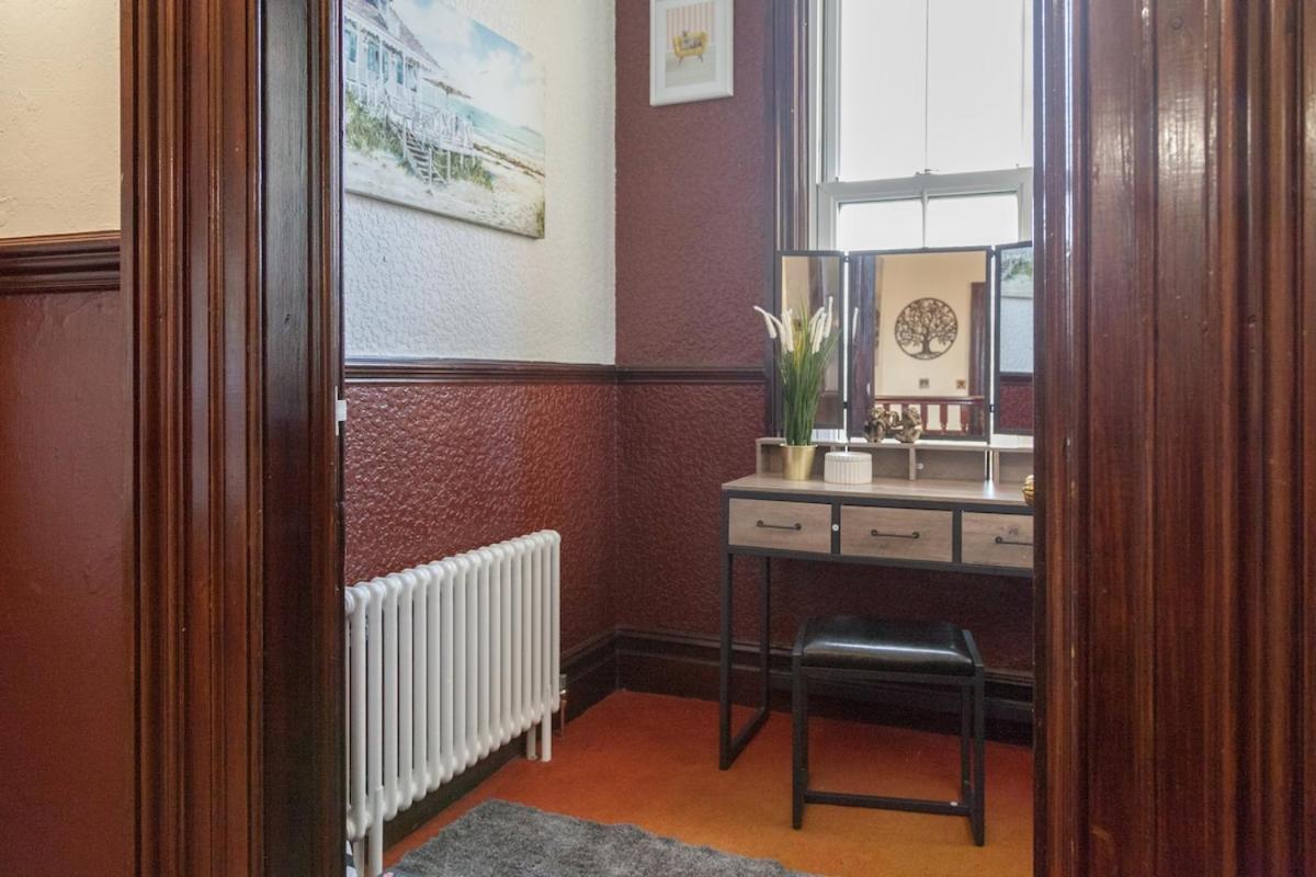 Villa Victorian Elegance At Kingscliffe, Sleeps 17