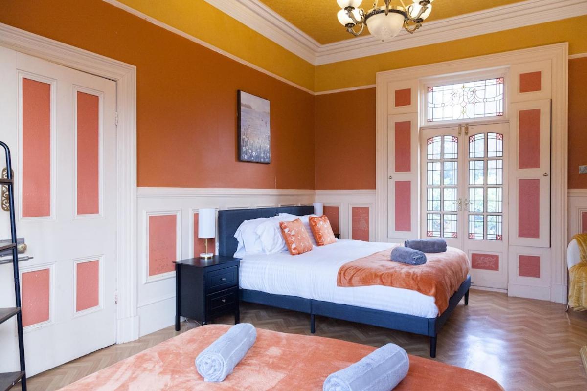 Villa Victorian Elegance At Kingscliffe, Sleeps 17 *