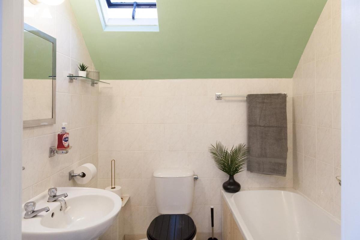 Villa Victorian Elegance At Kingscliffe, Sleeps 17 Manchester
