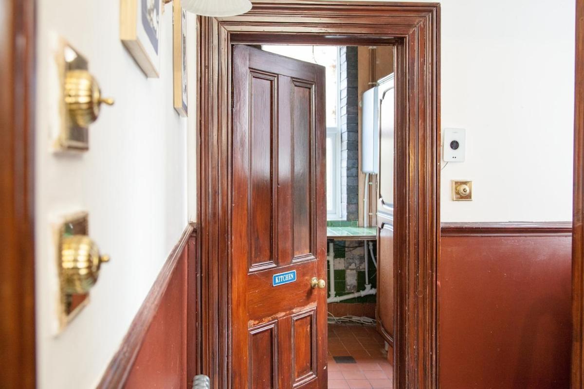 Victorian Elegance At Kingscliffe, Sleeps 17