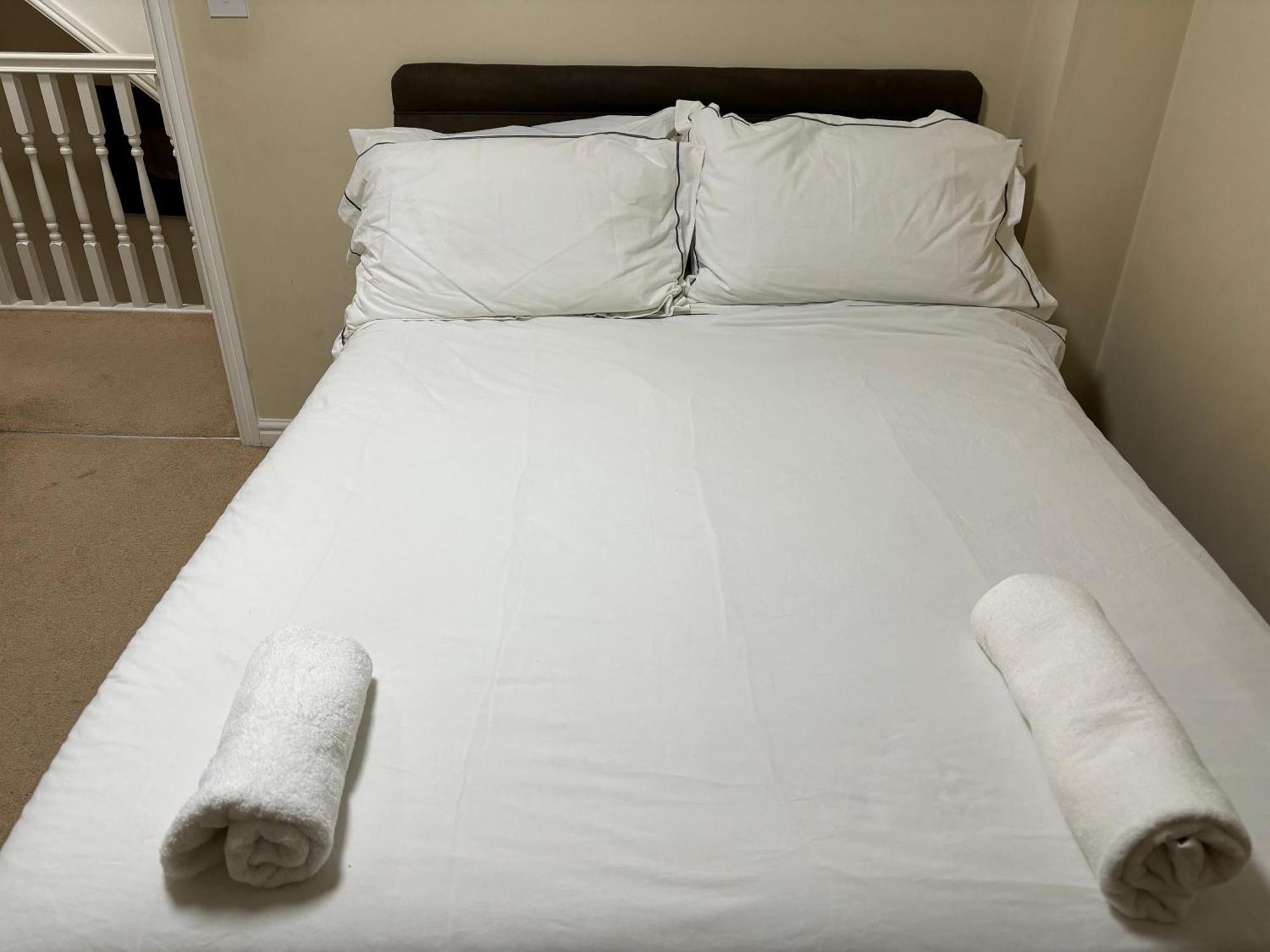 Affordable In A 4 Bedroom House Apartment Manchester