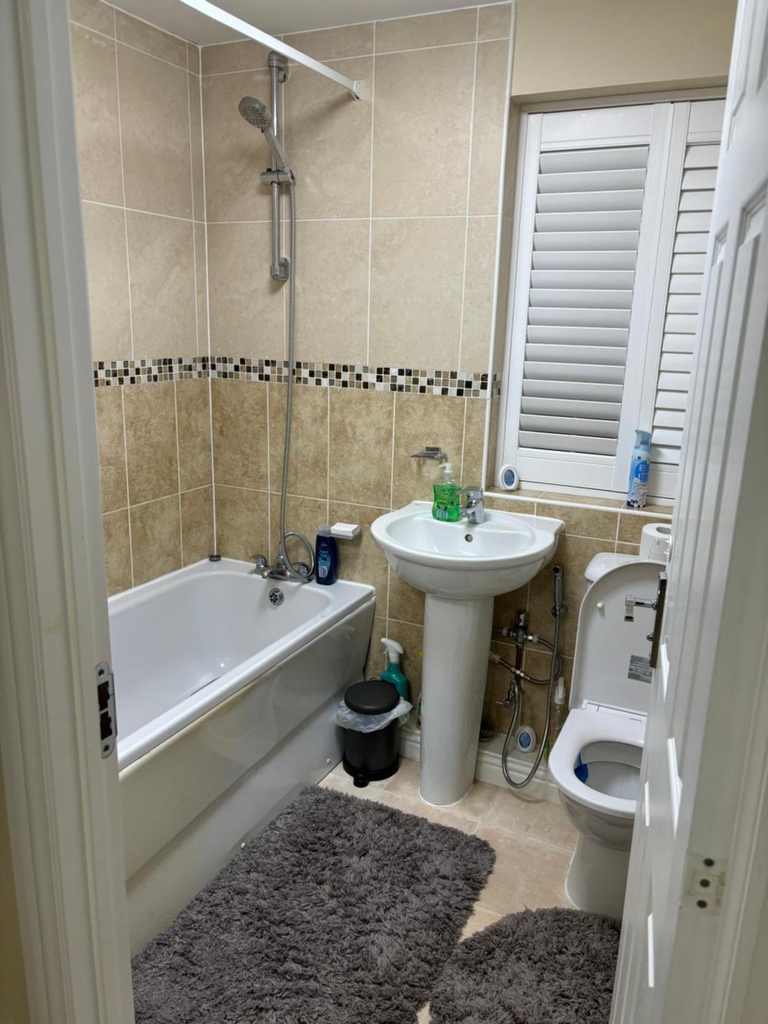 Affordable In A 4 Bedroom House Apartment Manchester
