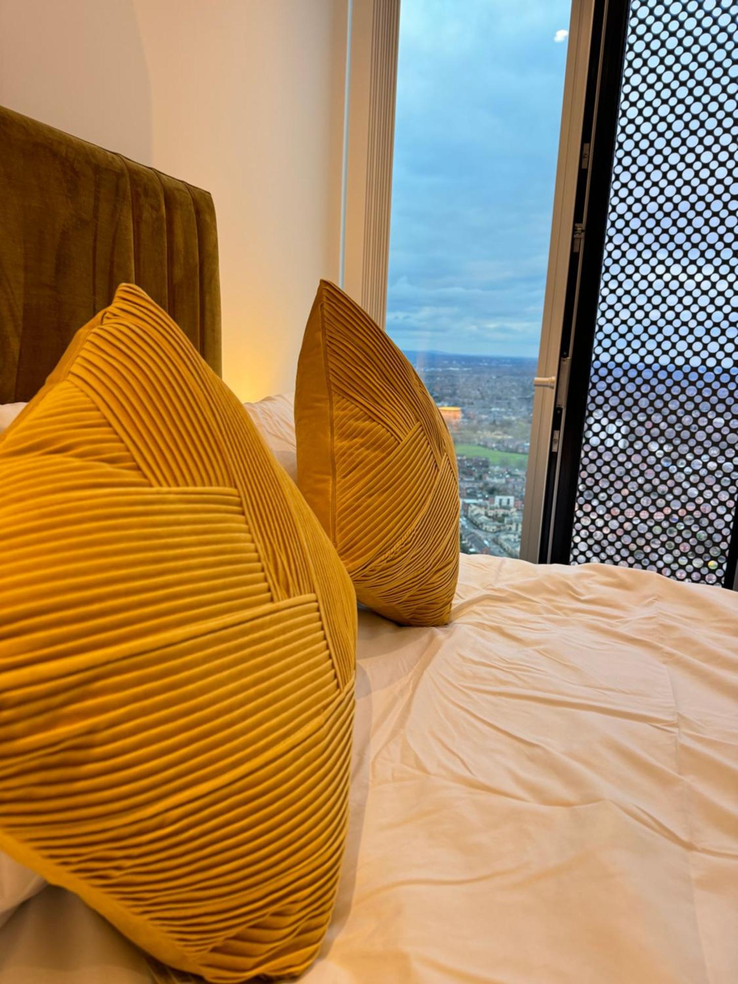 Apartment 3 Bedroom Penthouse In The Centre Deansgate New Build High Floor Manchester