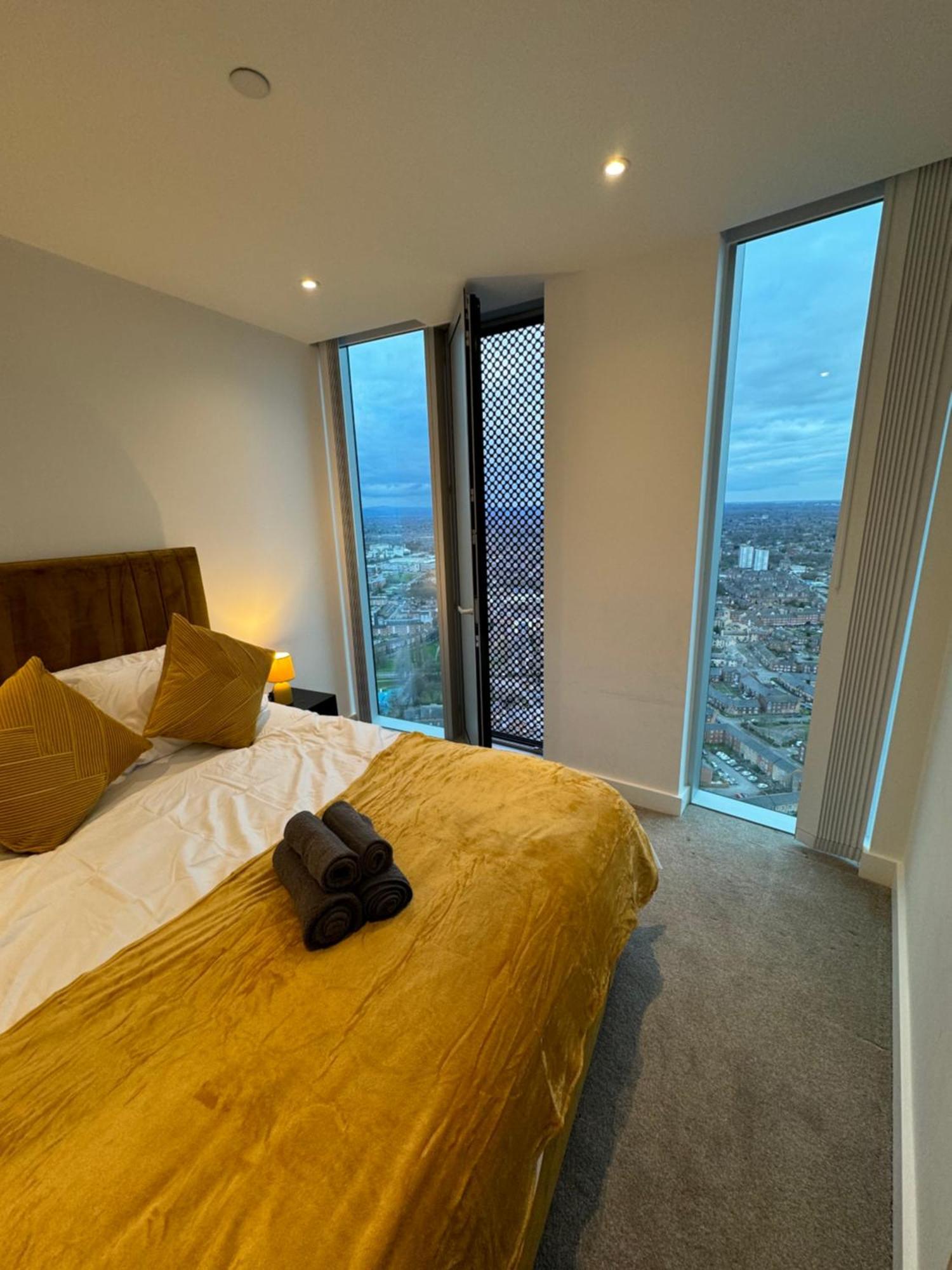 Apartment 3 Bedroom Penthouse In The Centre Deansgate New Build High Floor