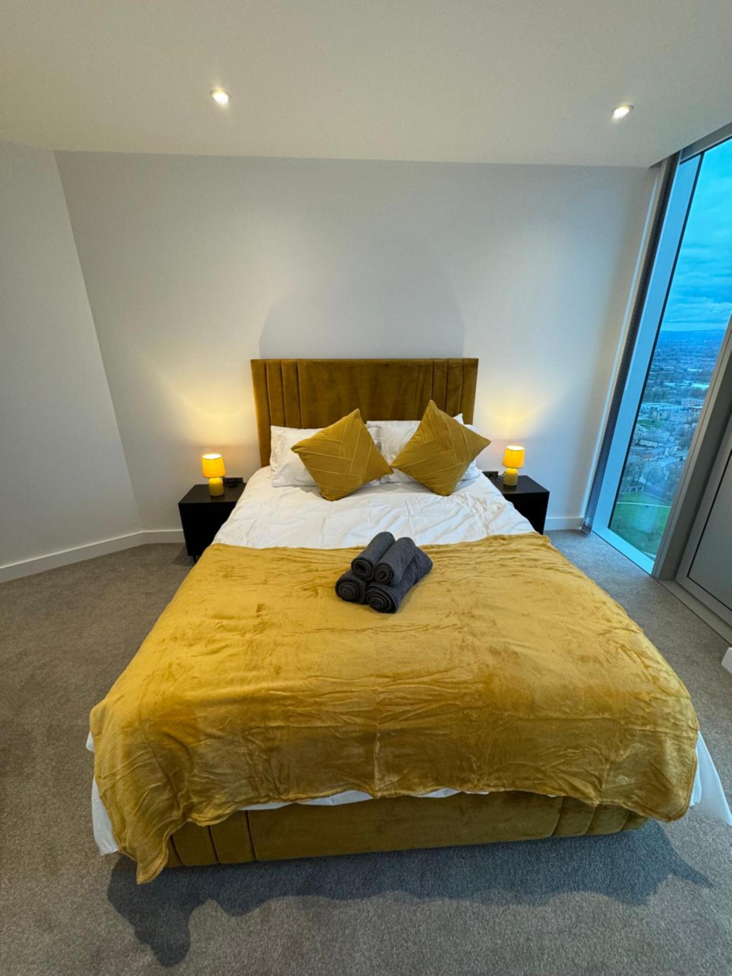 3 Bedroom Penthouse In The Centre Deansgate New Build High Floor *